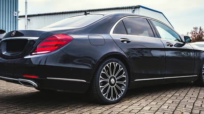 Mercedes-Benz S-Klasse auf Original-Felgen von OR24.de Schwarze Mercedes-Benz S-Klasse mit glanzgedrehten Original-Felgen