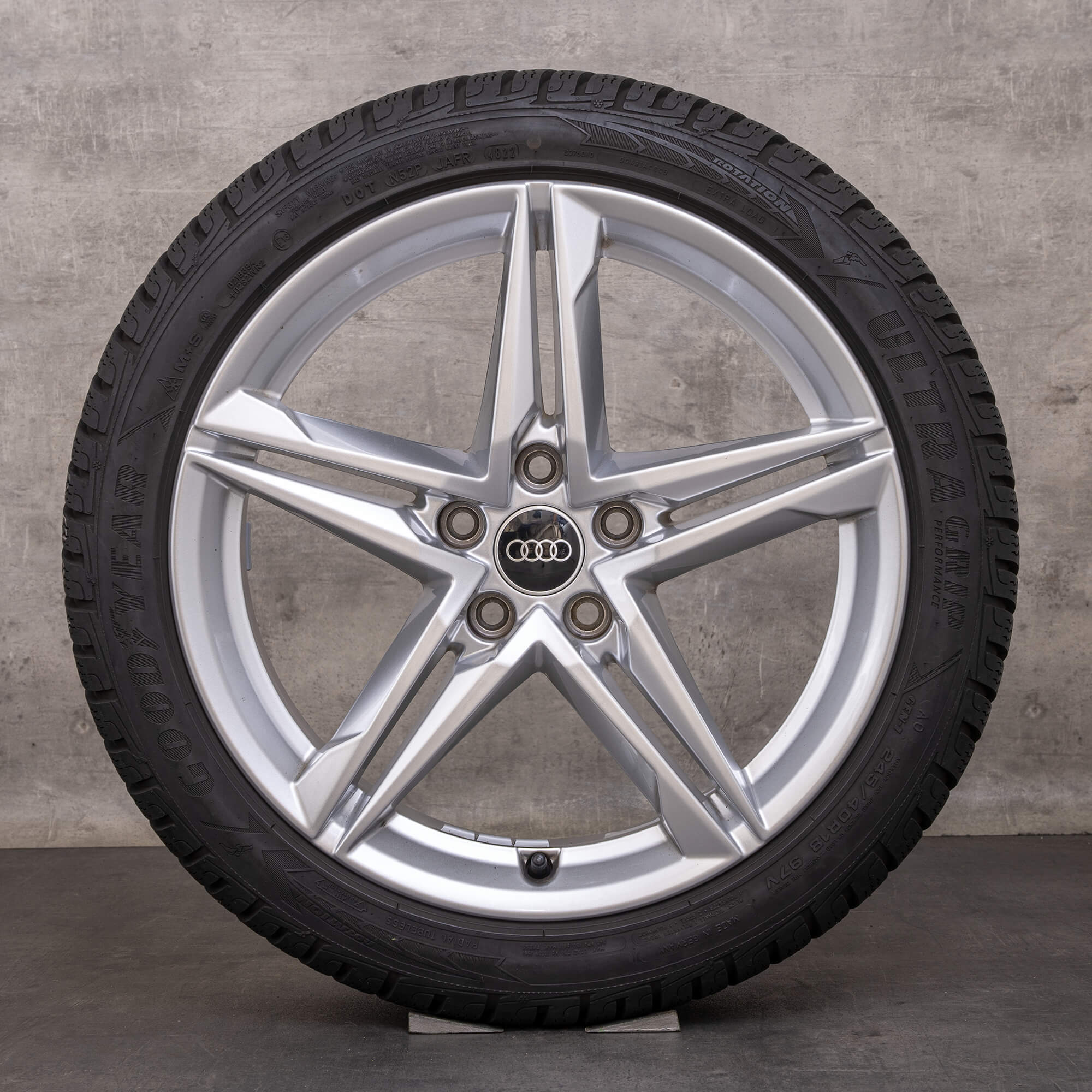 Original Audi A4 S4 Winterräder 18 Zoll 8W B9 Felgen 8W0601025HM silber glanz