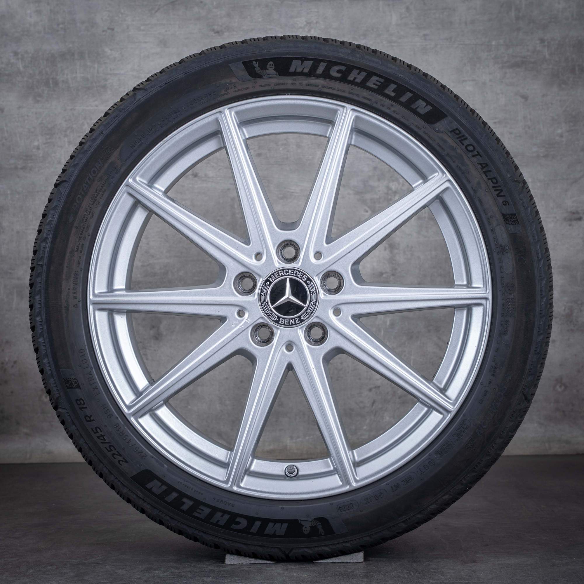 Oryginalne koła zimowe Mercedes Benz CLA 18 cali C174 felgi A1784010000 srebrne błyszczące