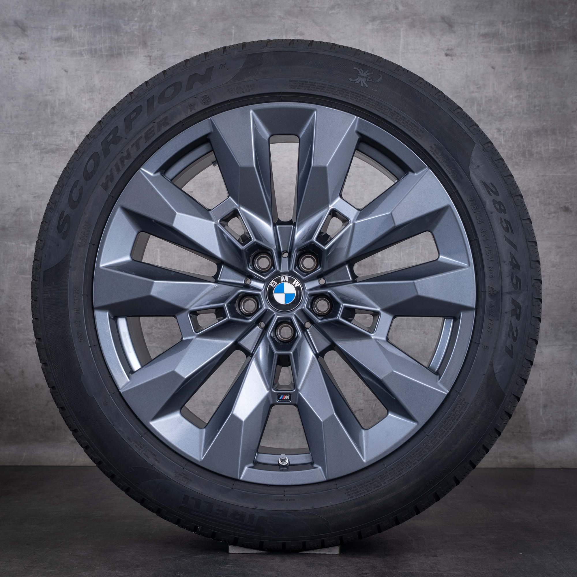 Originele BMW XM winterbanden op velg 21 inch G09 velgen Styling 917 M 5A6DE91 gunmetal grey glanzend
