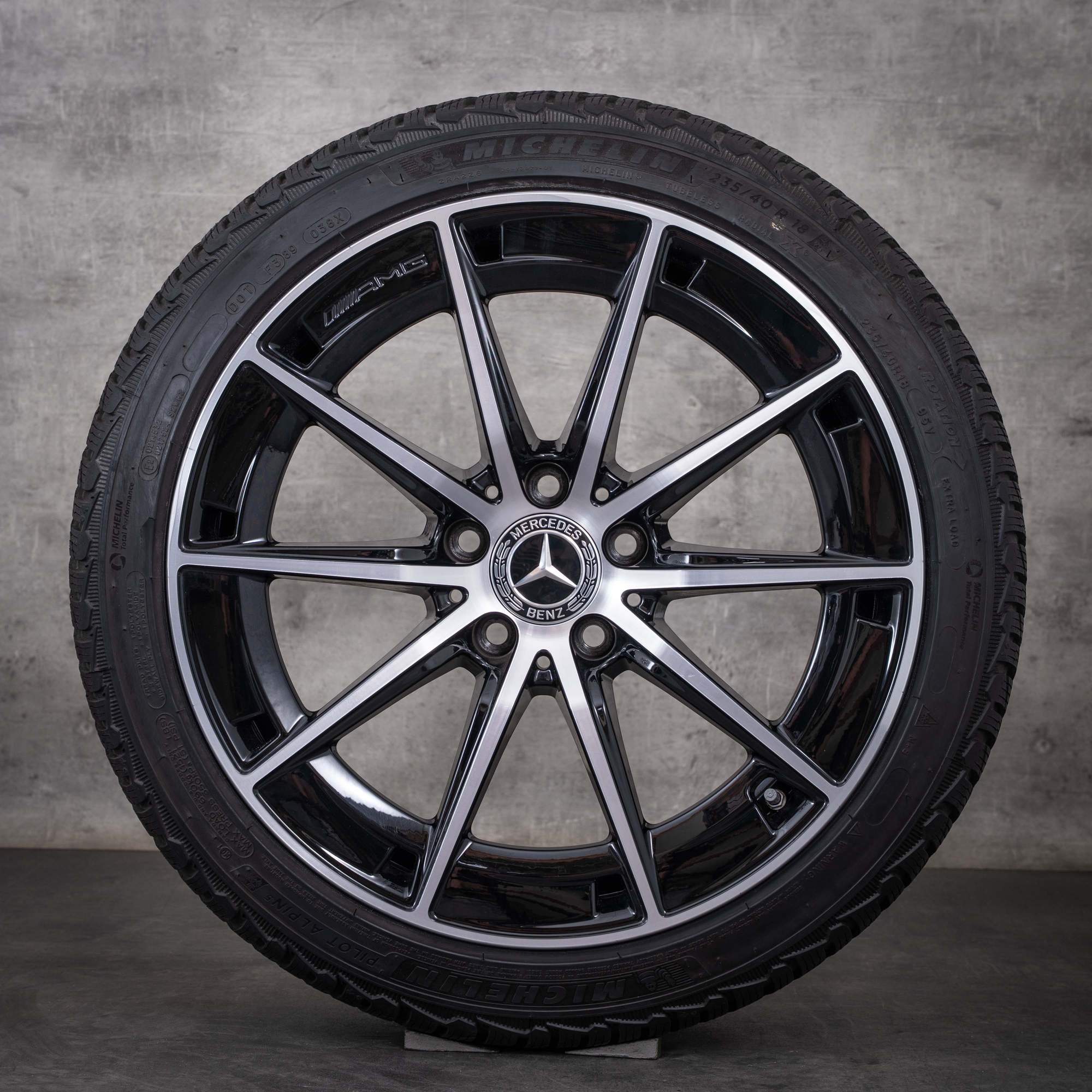 Originální zimní kola Mercedes-Benz Třídy A A35 AMG 4Matic 18 palců W177 V177 disky A1774014300 černé s diamond cutem