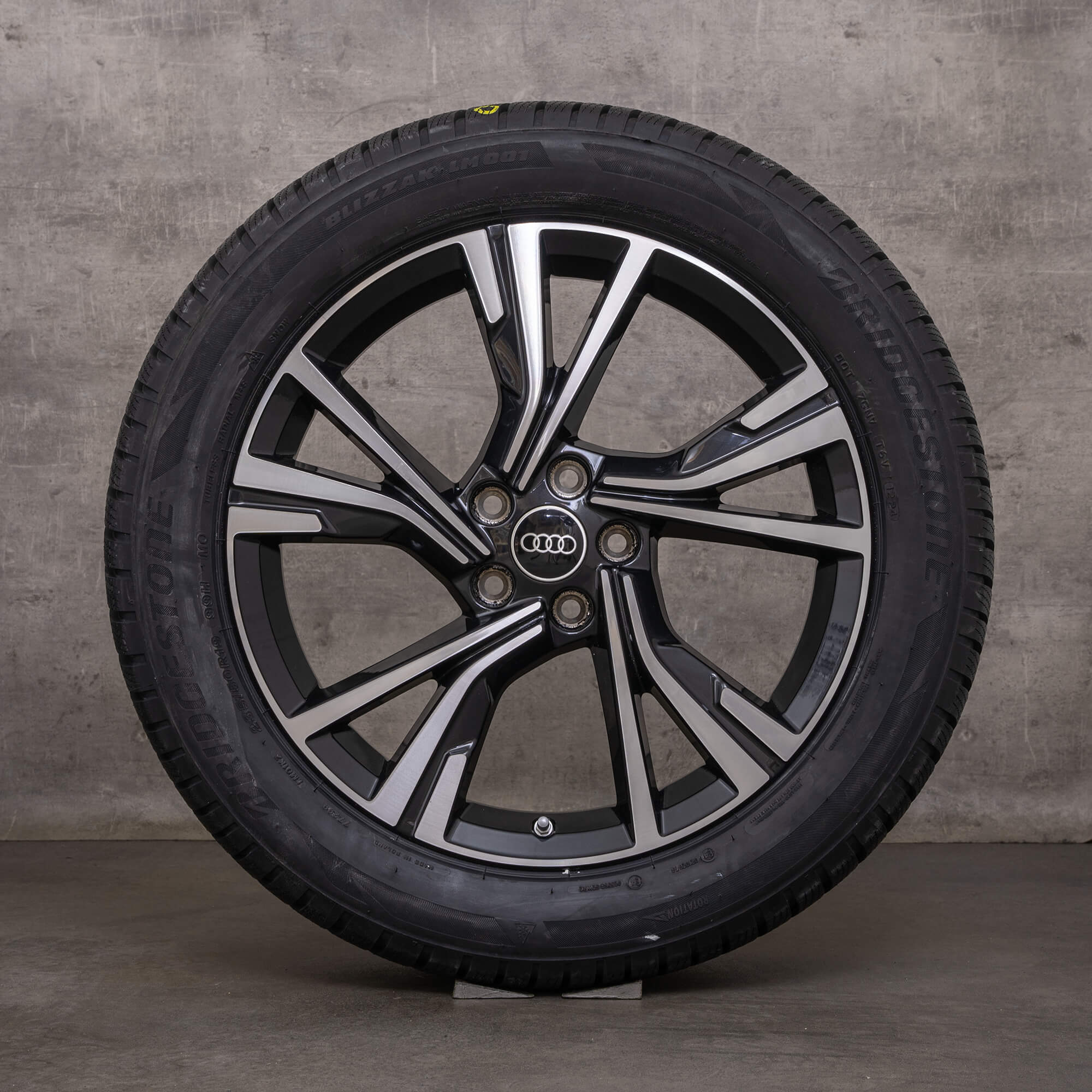 Originální zimni alu kola Audi Q3 & Sportback 19 palcové disky F3 83G601025J černé lesklé soustružené