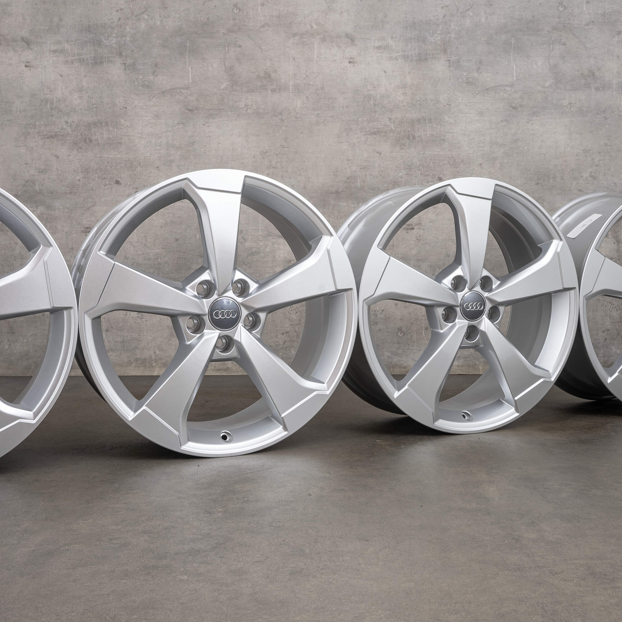 Audi A3 S3 RS3 8V 19 Zoll Felgen Sportback Rotor II silber 8V0601025CE NEU