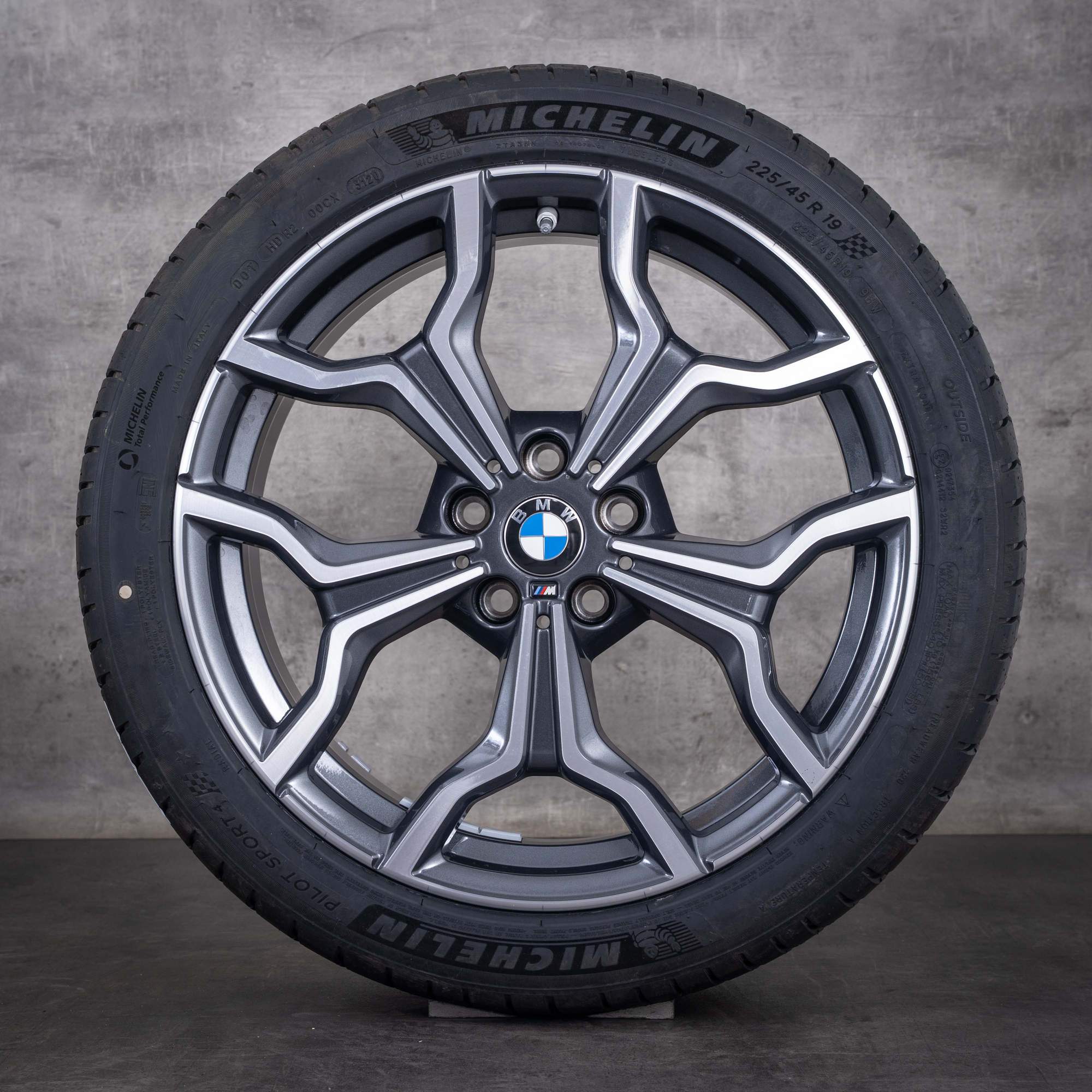 Original BMW X1 iX1 X2 iX2 Winterräder 18 Zoll U11 U10 Felgen Styling 838 M 6891179 midnight grey glanzgedreht - Rad 2 von 4