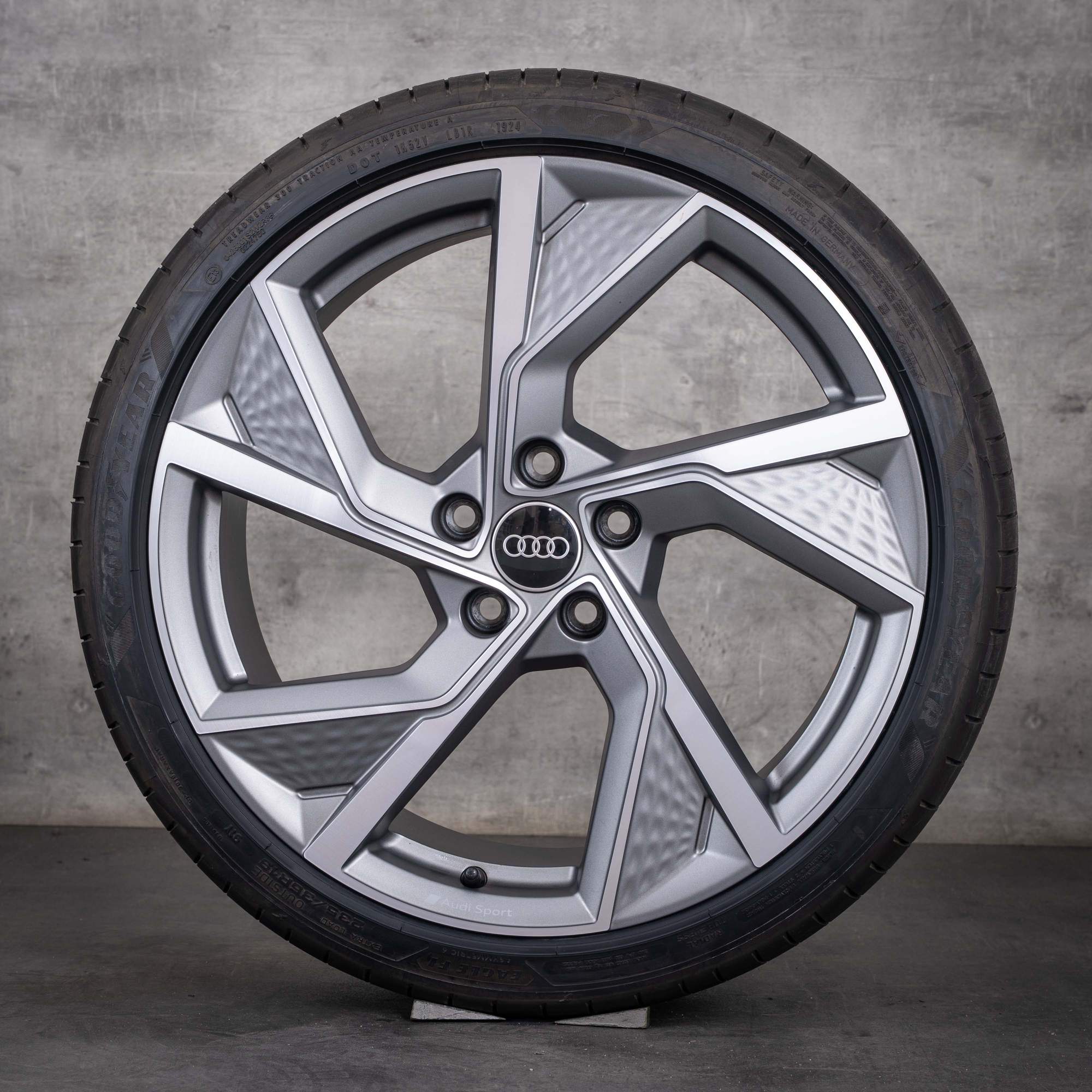 Original Audi A3 S3 Winterräder 19 Zoll 8Y 8V Felgen 8Y0601025Q titan matt glanzgedreht