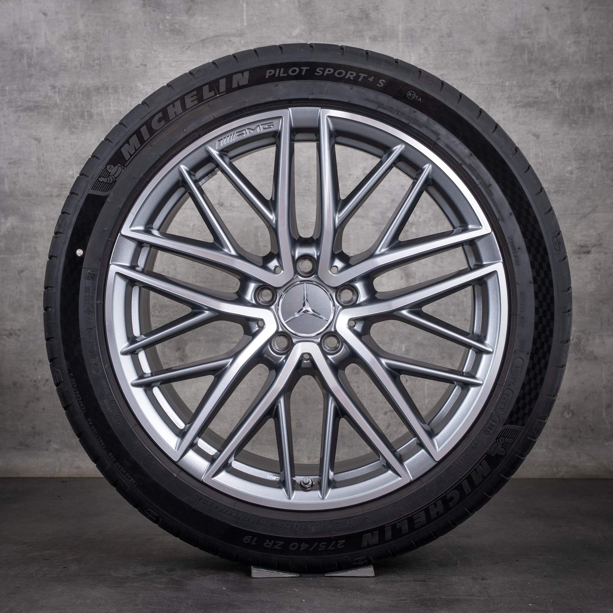 Originele Mercedes-Benz C-Klasse 63 AMG S E Performance velgen 19 inch zomerbanden A2064012900 A2064012400 titaniumgrijs diamond cut