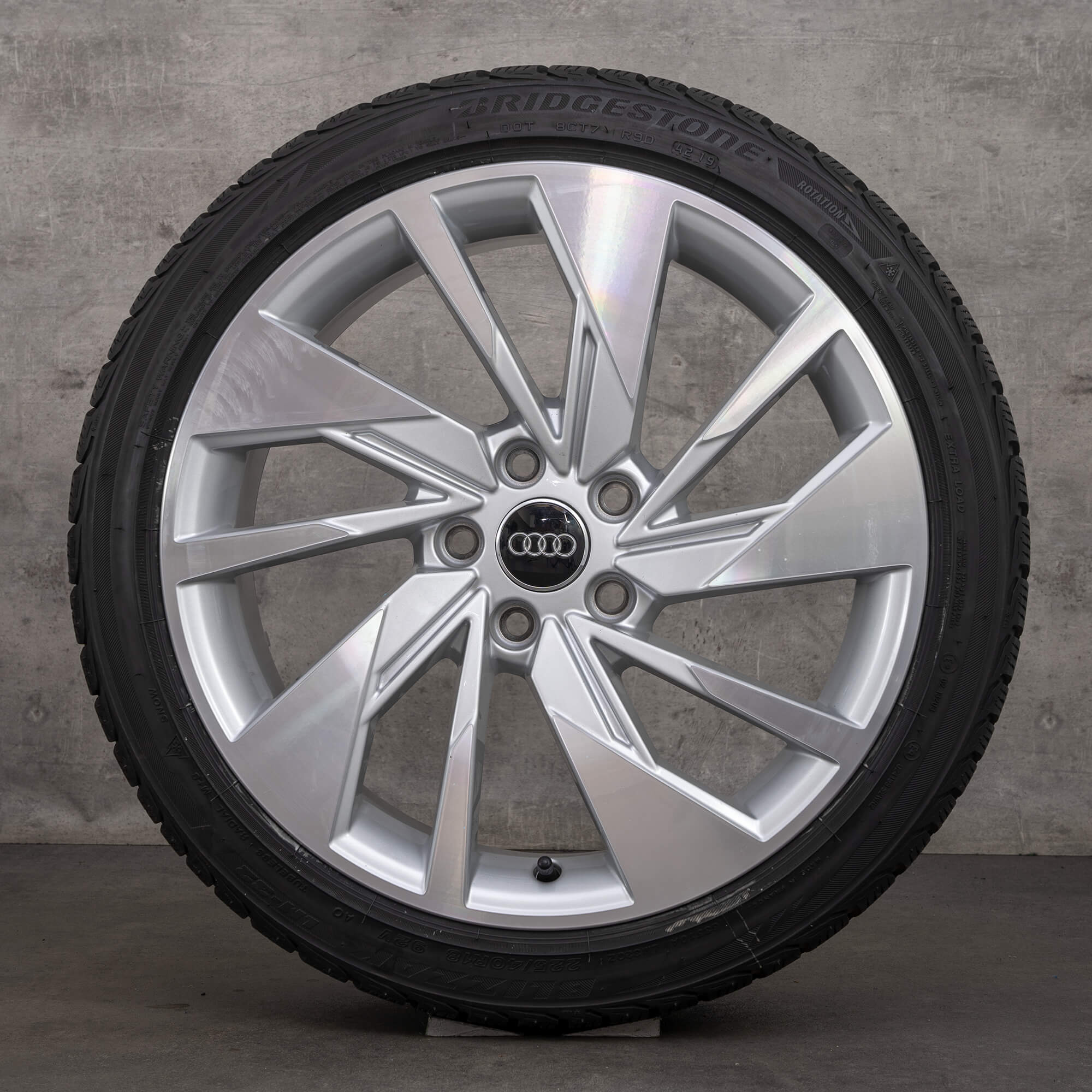 Audi A3 S3 8Y Sportback jantes hiver 18 pouces pneus 8Y0601025F