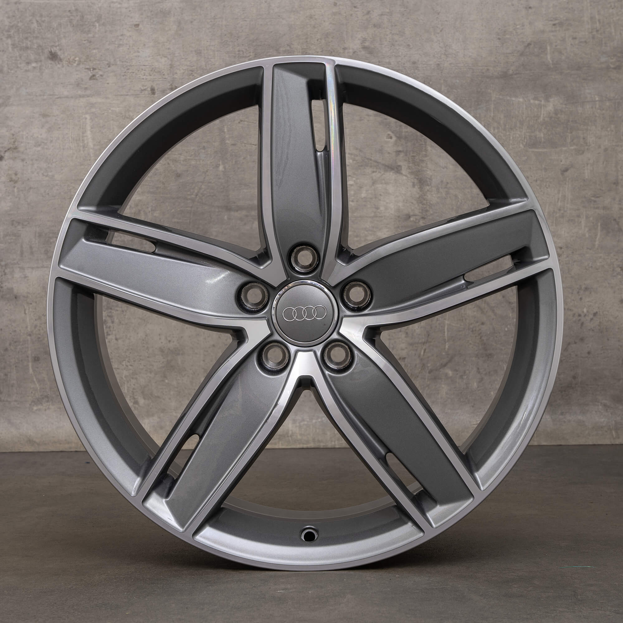 Cerchi Audi A3 S3 RS3 8V 19 pollici 8V0601025AS titanio, torniti a specchio