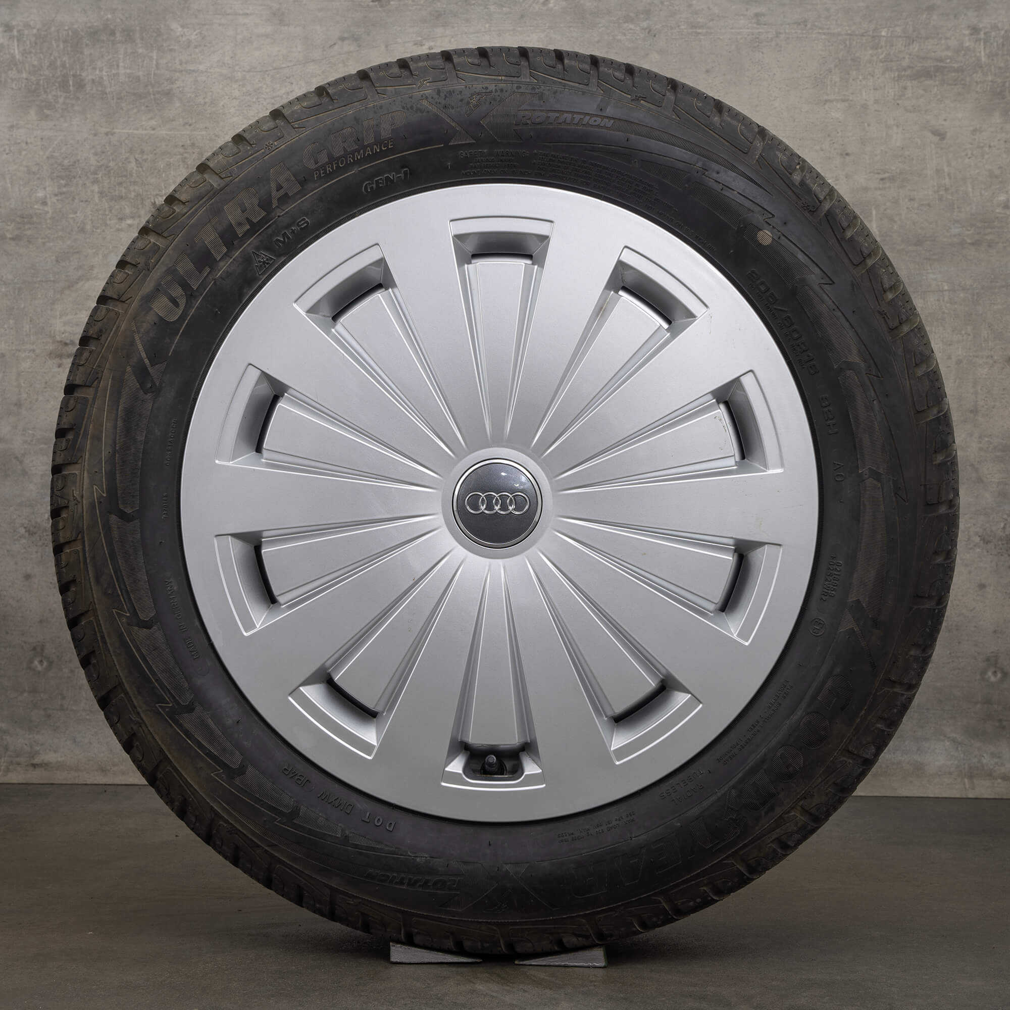 Oryginalne koła zimowe Audi A4 S4 16 cali B9 8W felgi 8W0601025 srebrne