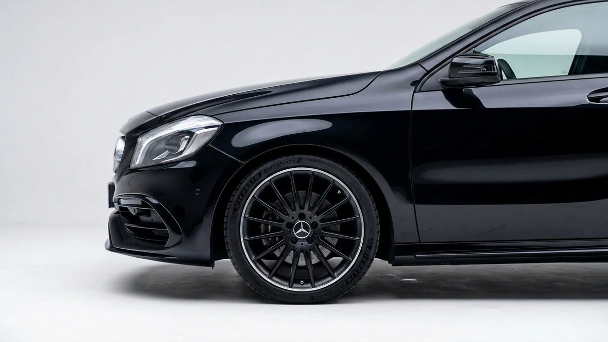 Oryginalna wielospokowa felga aluminiowa Mercedes-AMG A45 W176 w kolorze Himalaya-Grau, 19 cali
