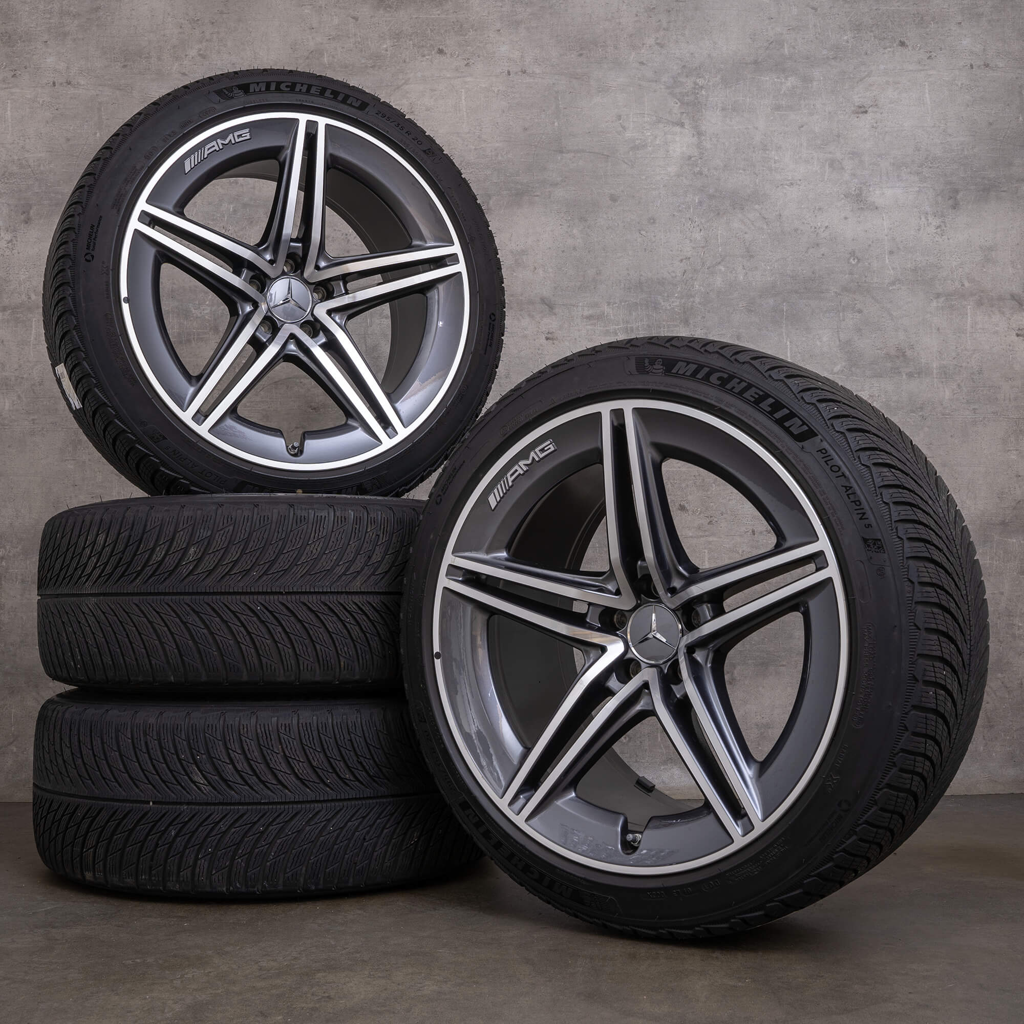 Originální zimni pneumatiky Mercedes Benz AMG GT 4 door 20" X290 disky A2904011800 A2904010500 himalaya šedá lesklá otočená