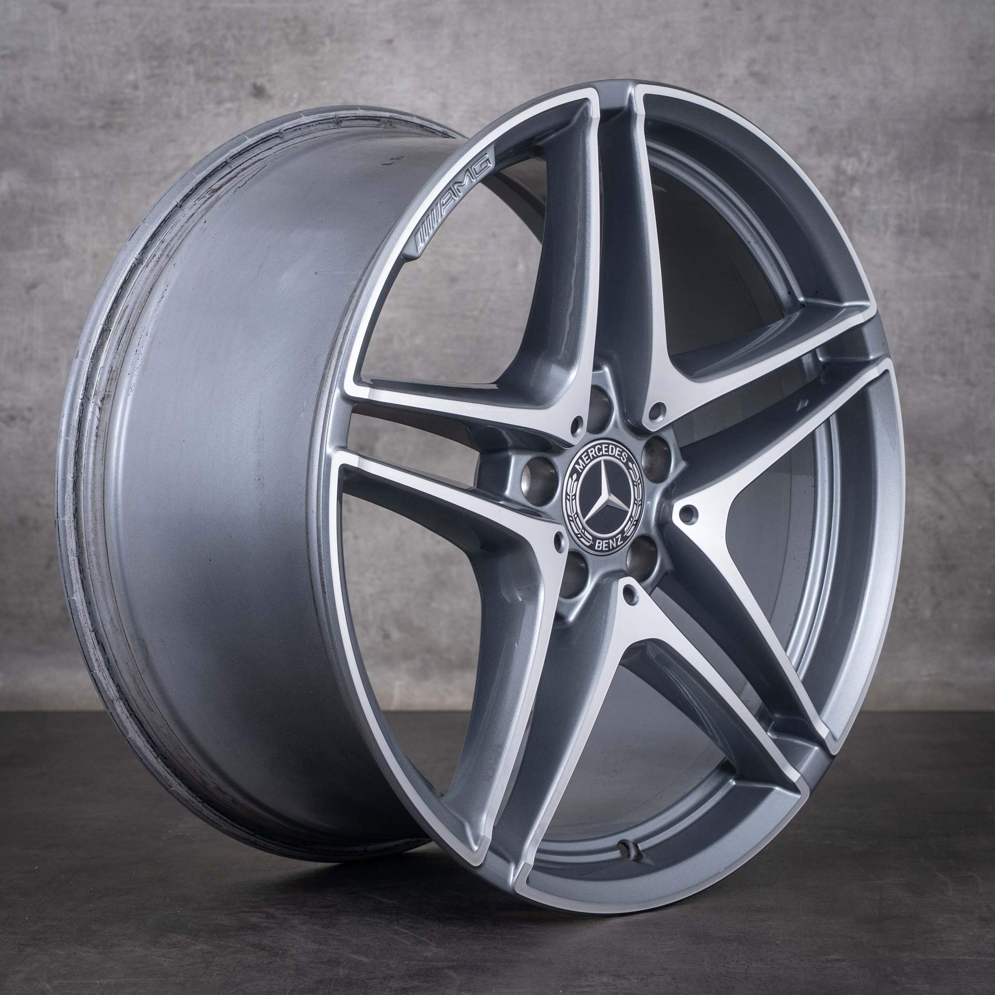 Cerchio originale Mercedes-Benz AMG Classe C da 19 pollici W205 S205 A2054012000 colore Himalaya Grey finitura diamantata