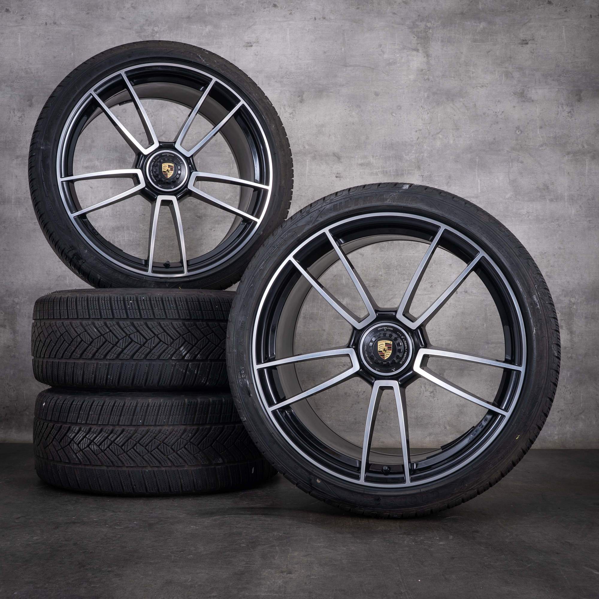Original Porsche 992 I Winterräder 20 21 Zoll Turbo S Felgen 992601025AB 992601025AC schwarz front glanzgedreht