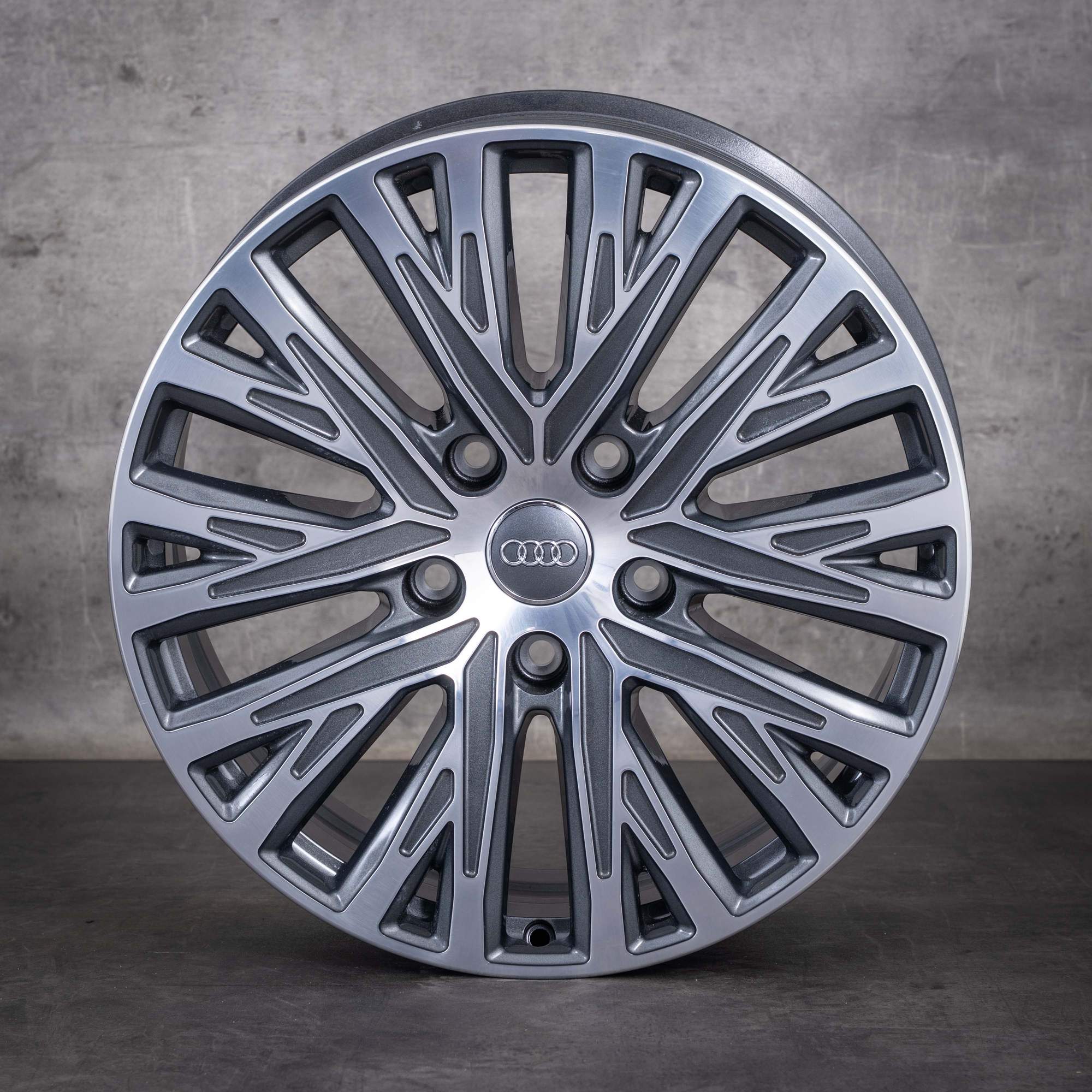 Audi-fälgar Pax A8 4H pansrade 245 R490 ET62 4N6601023 pansarfordon skottsäkra