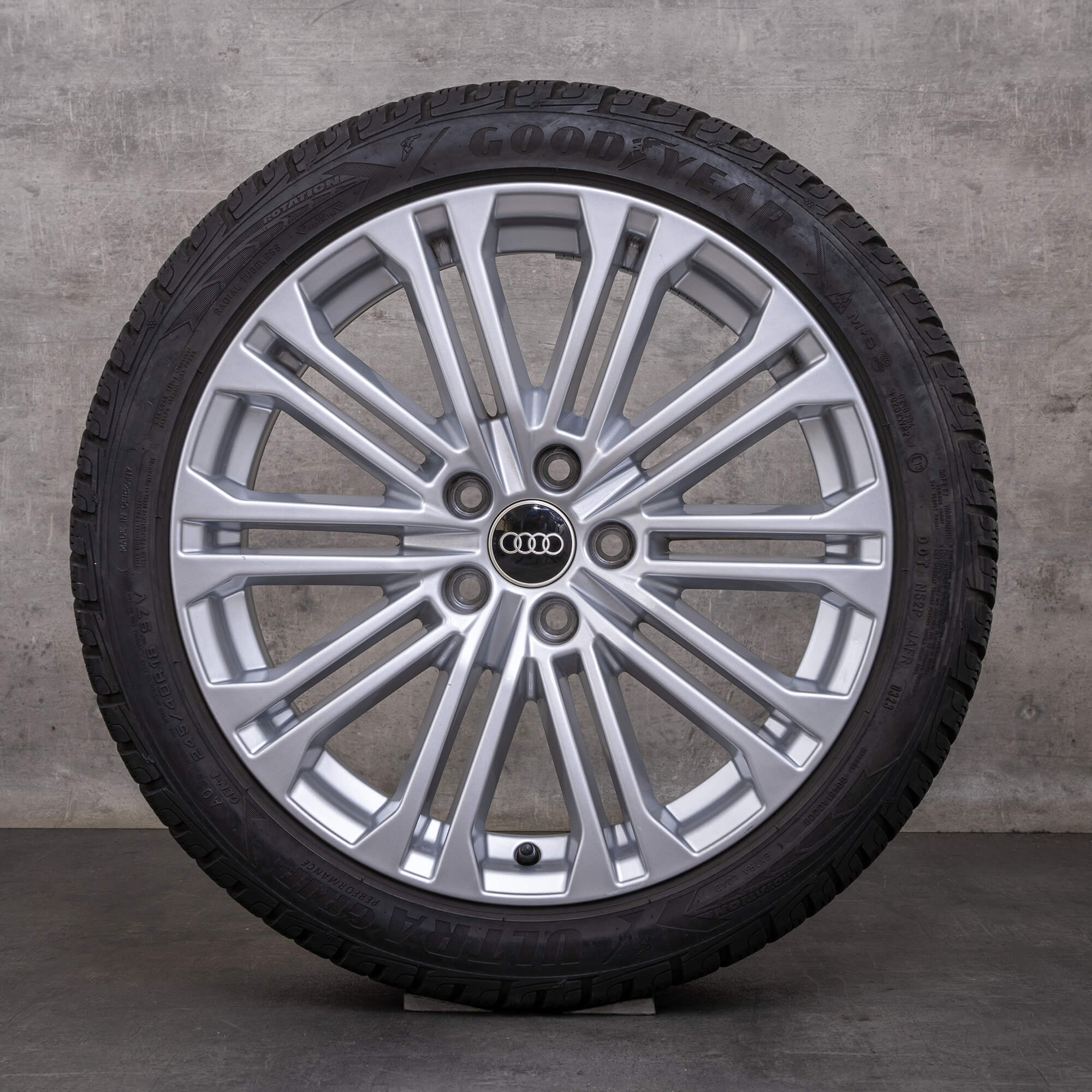 Oryginał Audi A5 S5 felgi 18 cali F5 8W B9 koła letnie 8W0601025EE srebrne