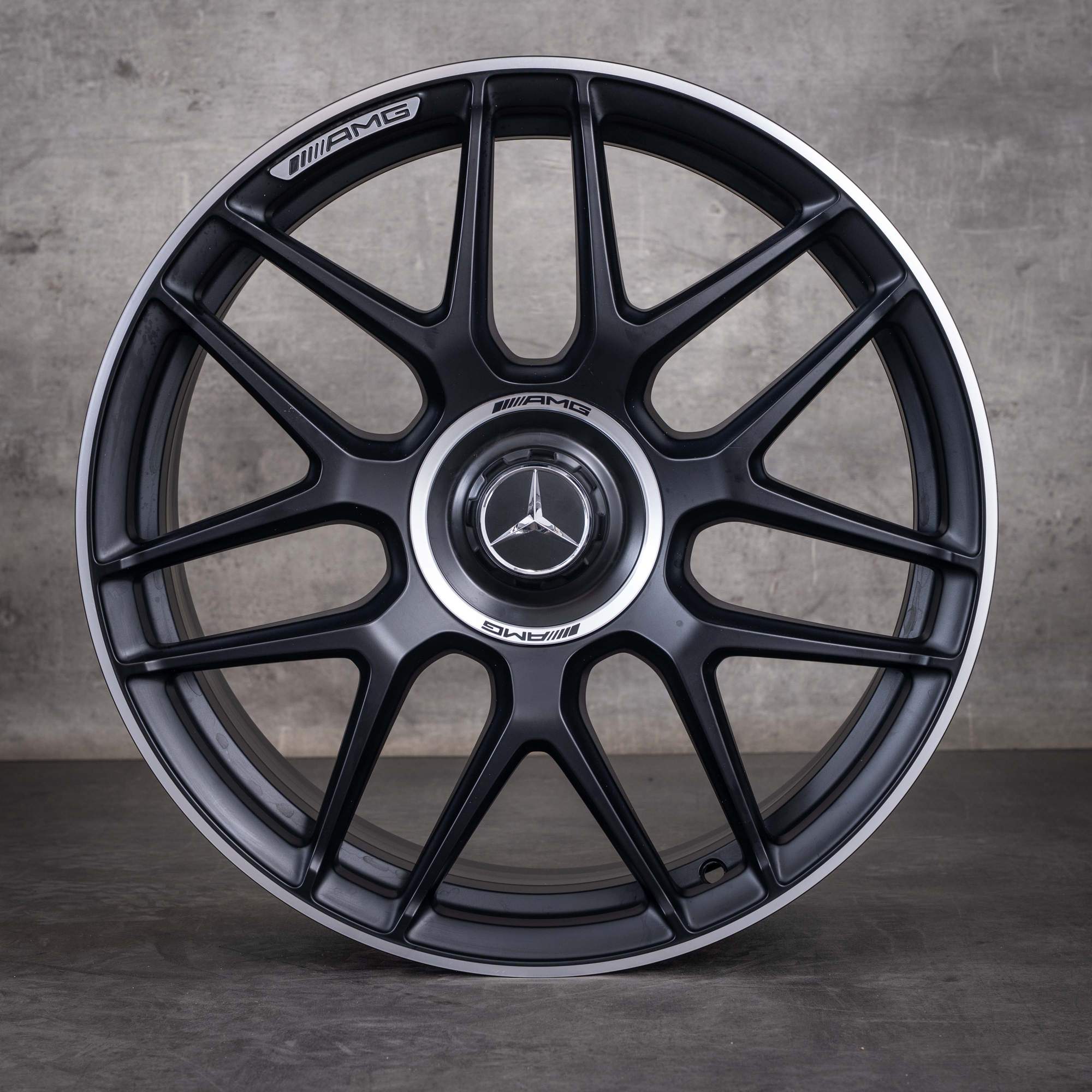 Alkuperäiset Mercedes-Benz A-sarjan A 45 CLA 45 AMG -vanteet 19 tuumaa W177 X118 C118 A1774012500 mattamusta diamond cut-viimeistely