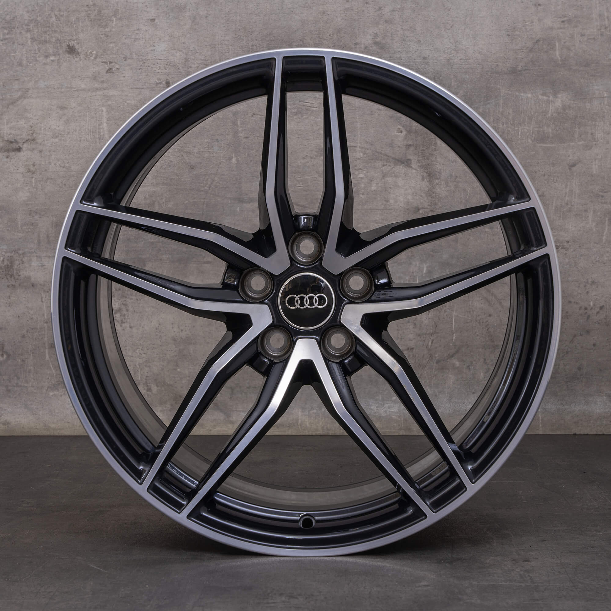 Oryginalne koła zimowe Audi R8 19 cali 4S felgi 4S0601025P 4S0601025R czarne Polerowane