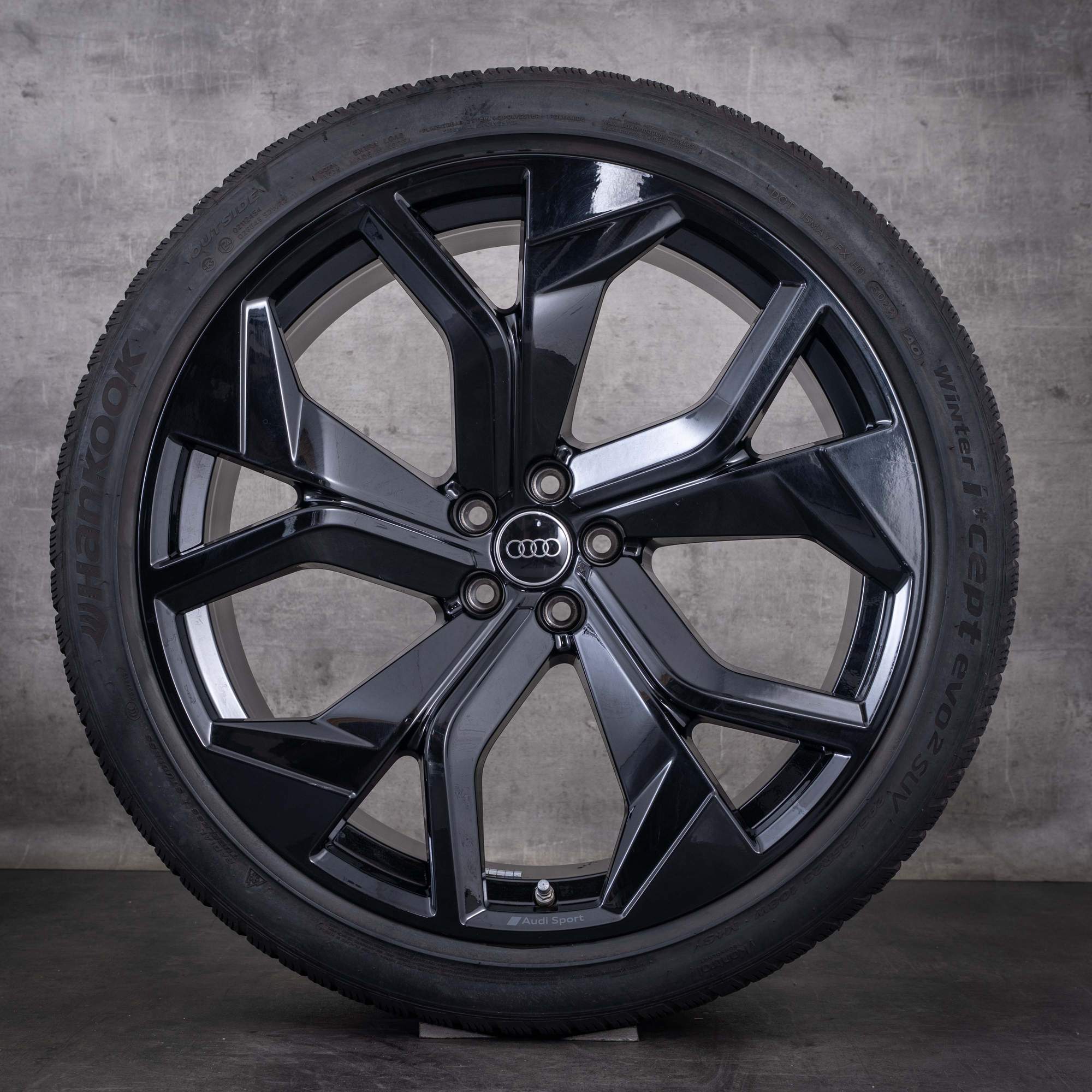 OEM Audi RSQ8 winter wheels 23inch 4M8 rims Rotor 4M8601025DC Gloss Black