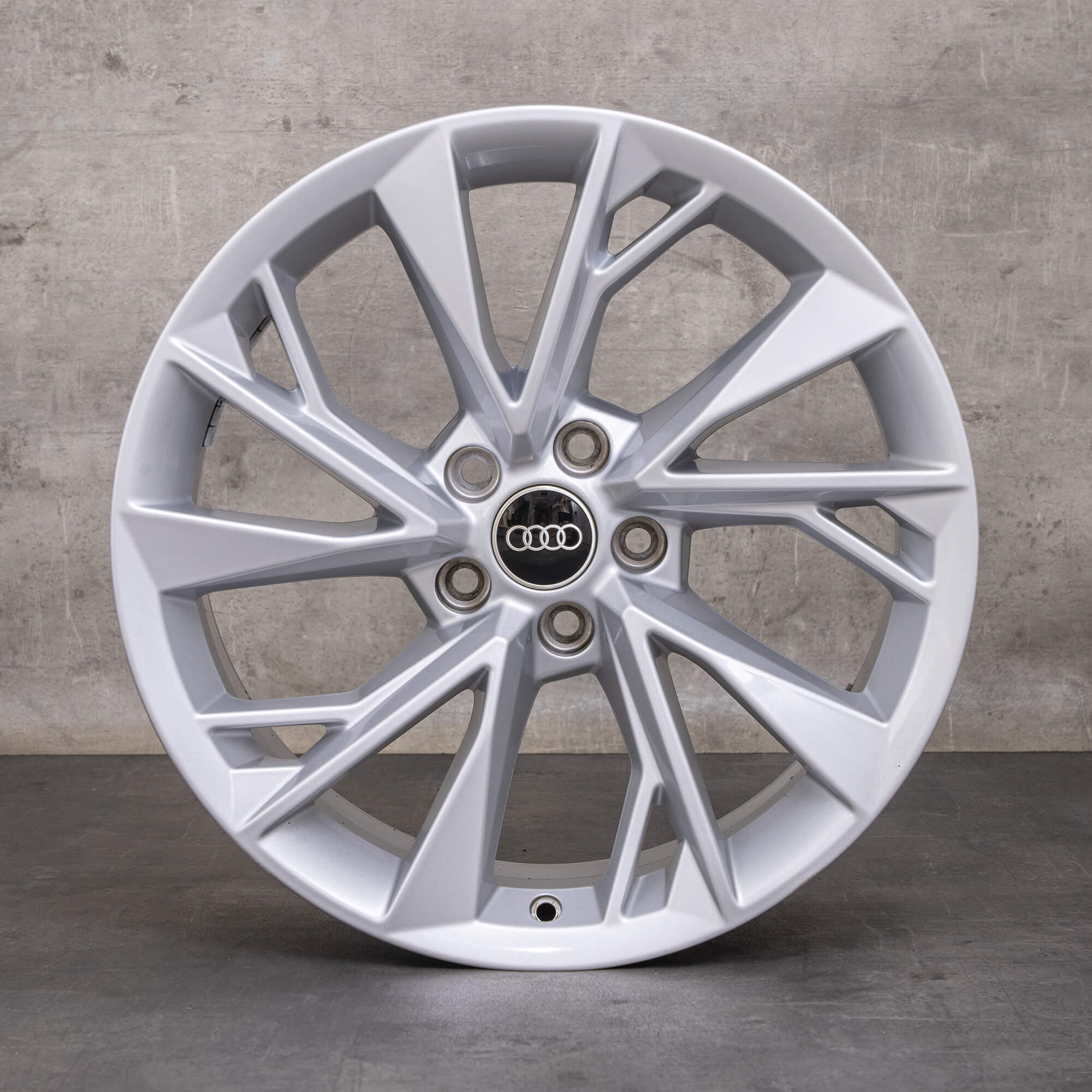 Originele Audi A5 S5 velgen 18 inch 8W B9 F5 8W0601025FM zilver
