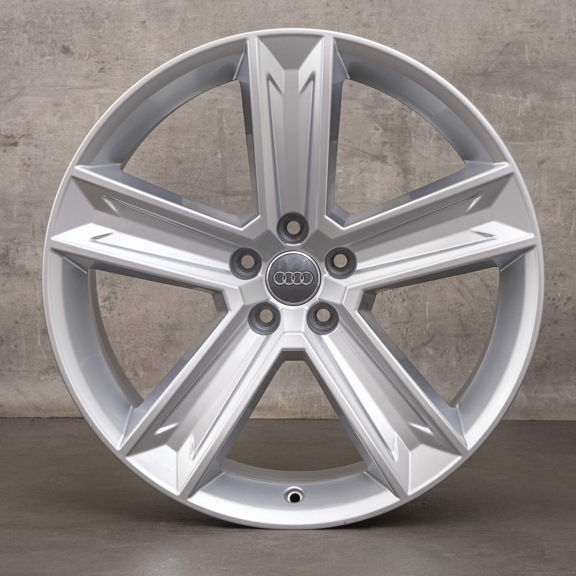Originale Audi Q8 SQ8 4M 20 Zoll Felgen 4M8601025C Alufelgen silber