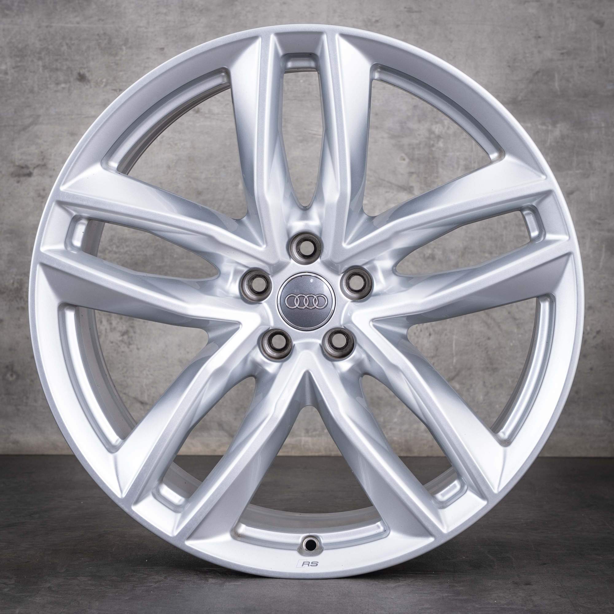 Oryginalne koła zimowe do Audi Q7 SQ7 21 cali felgi 4M 4M0601025S srebrne błyszczące