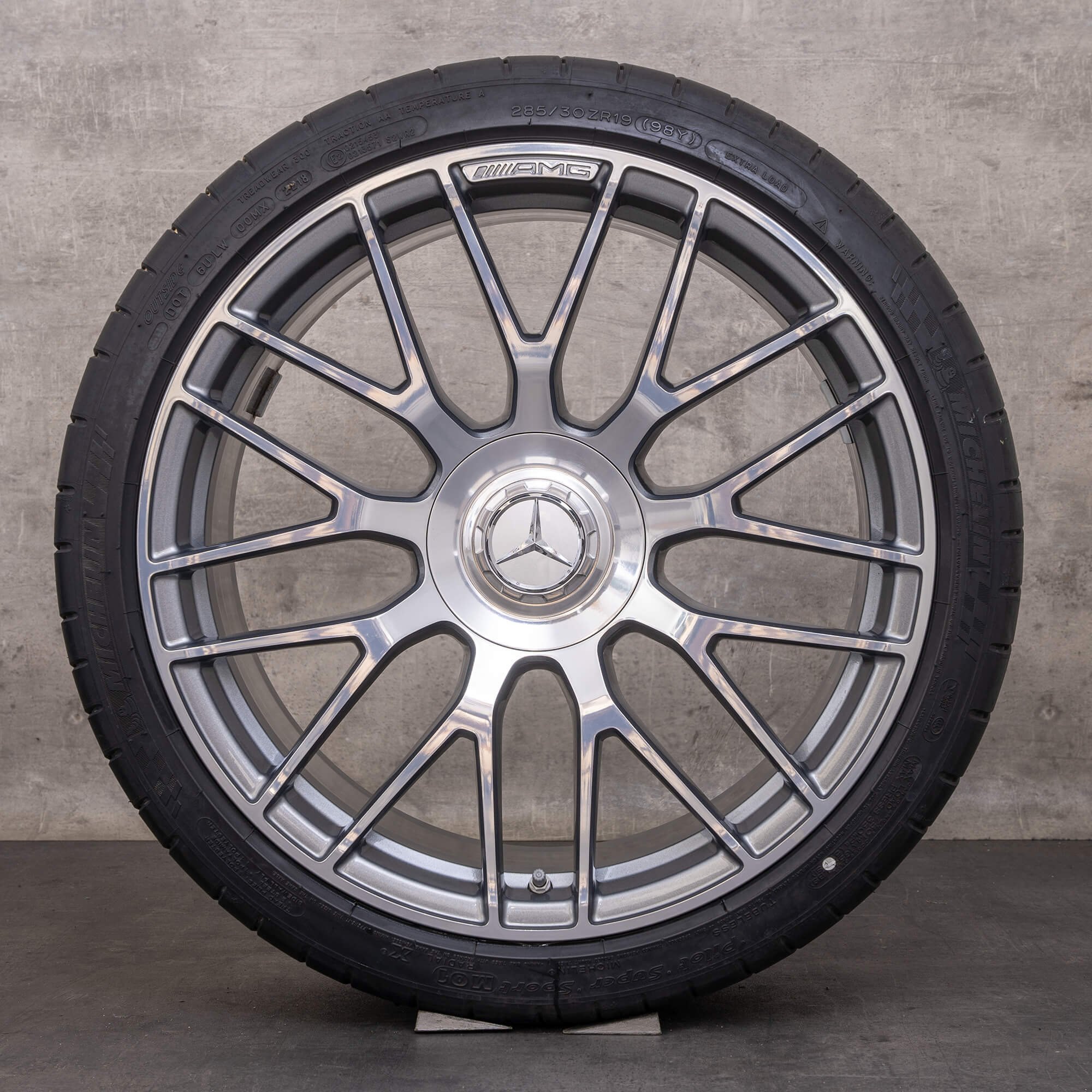 Original Mercedes Benz AMG C63 & S vinterhjul 19 tum C205 A205 fälgar / fälg A2054015900 A2054016000 himalaya grey gloss turned