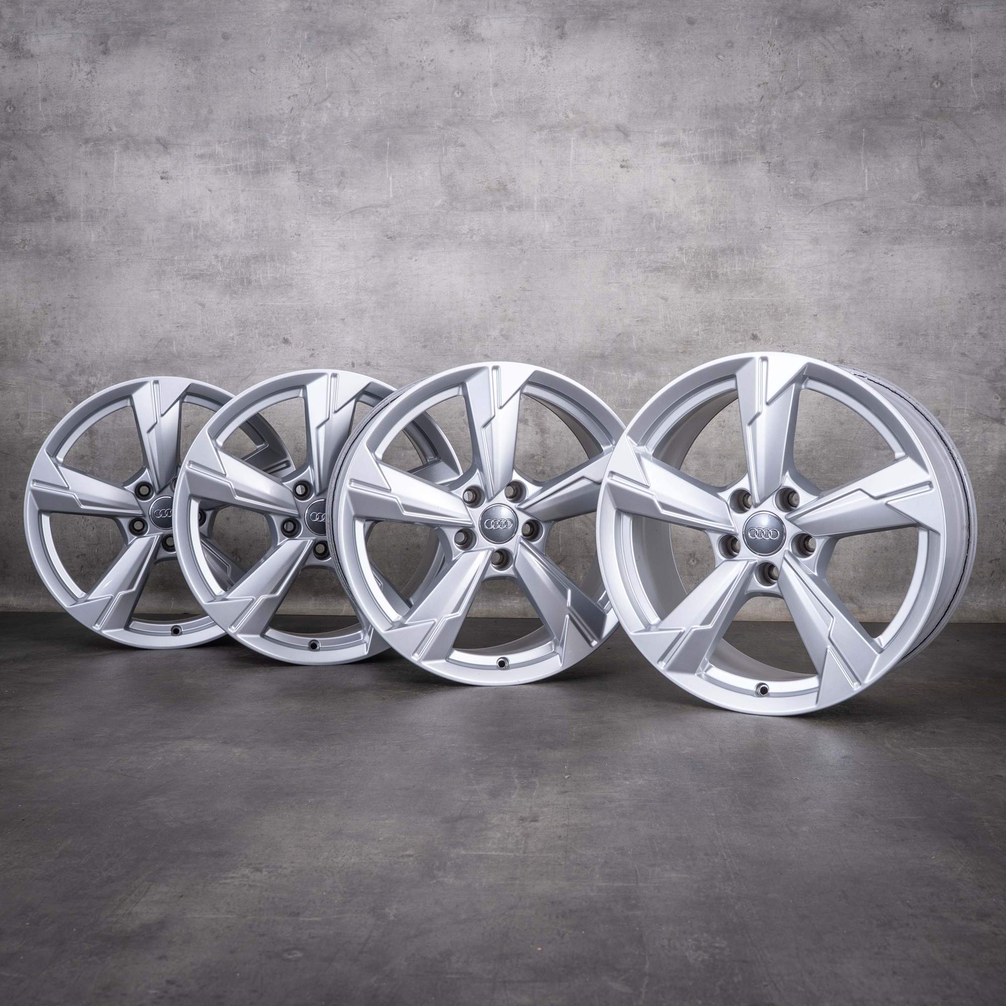 Alkuperäiset Audi A6 S6 -vanteet 18 tuumaa 4K C8 4K0601025D hopea
