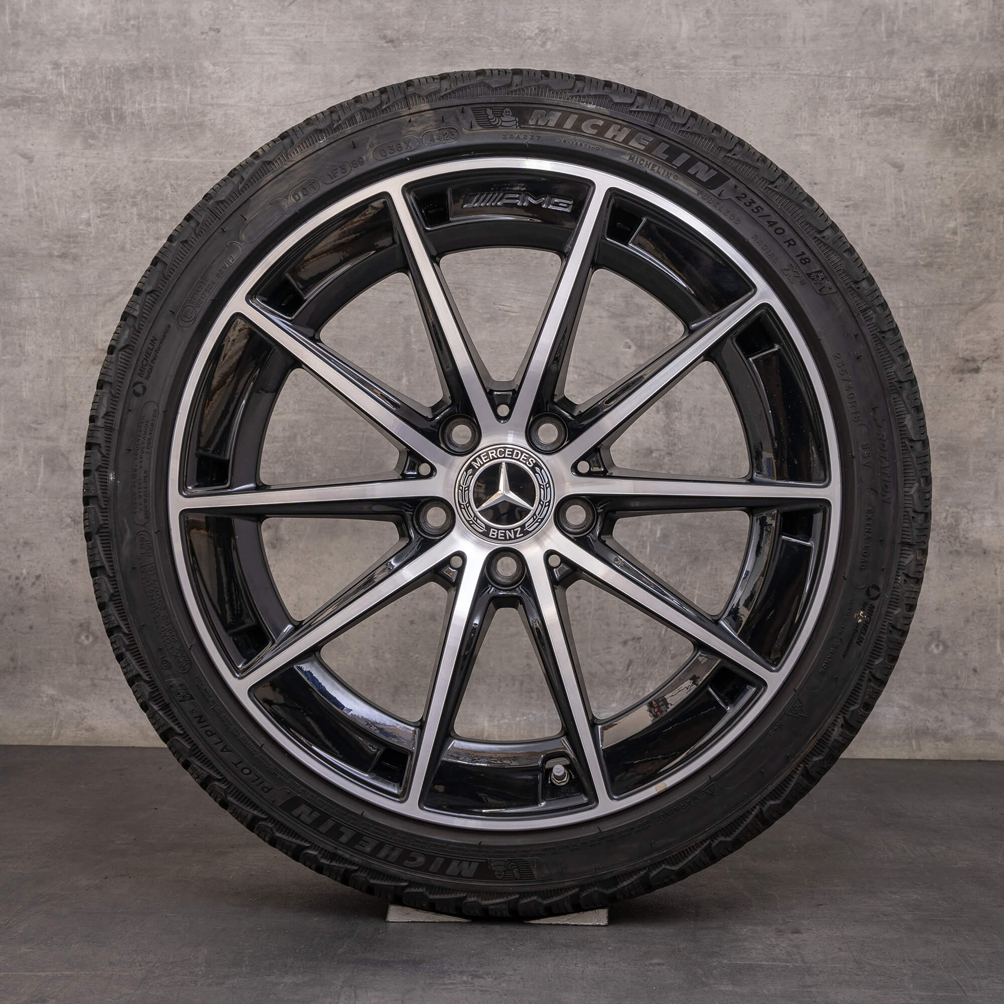 Alkuperäiset Mercedes Benz CLA 35 AMG talvirenkaat 18 tuuman C118 vanteet A1184010500 musta kiillotettu