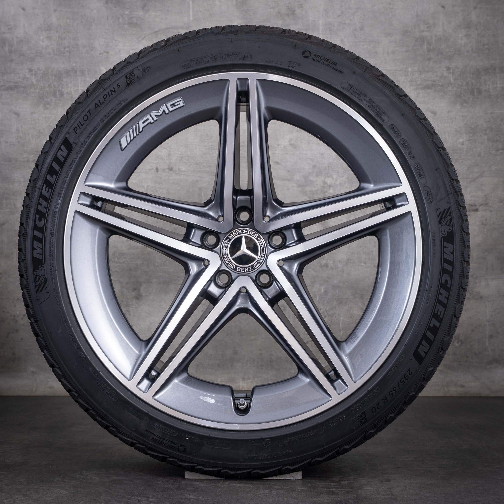 Pneus de inverno originais Mercedes-Benz AMG GT 43 53 63 S 4Matic+ & E Performance de 20 polegadas modelo X290 referências A2904011800 e A2904010500 cor «Himalaya Grey» com acabamento diamantado