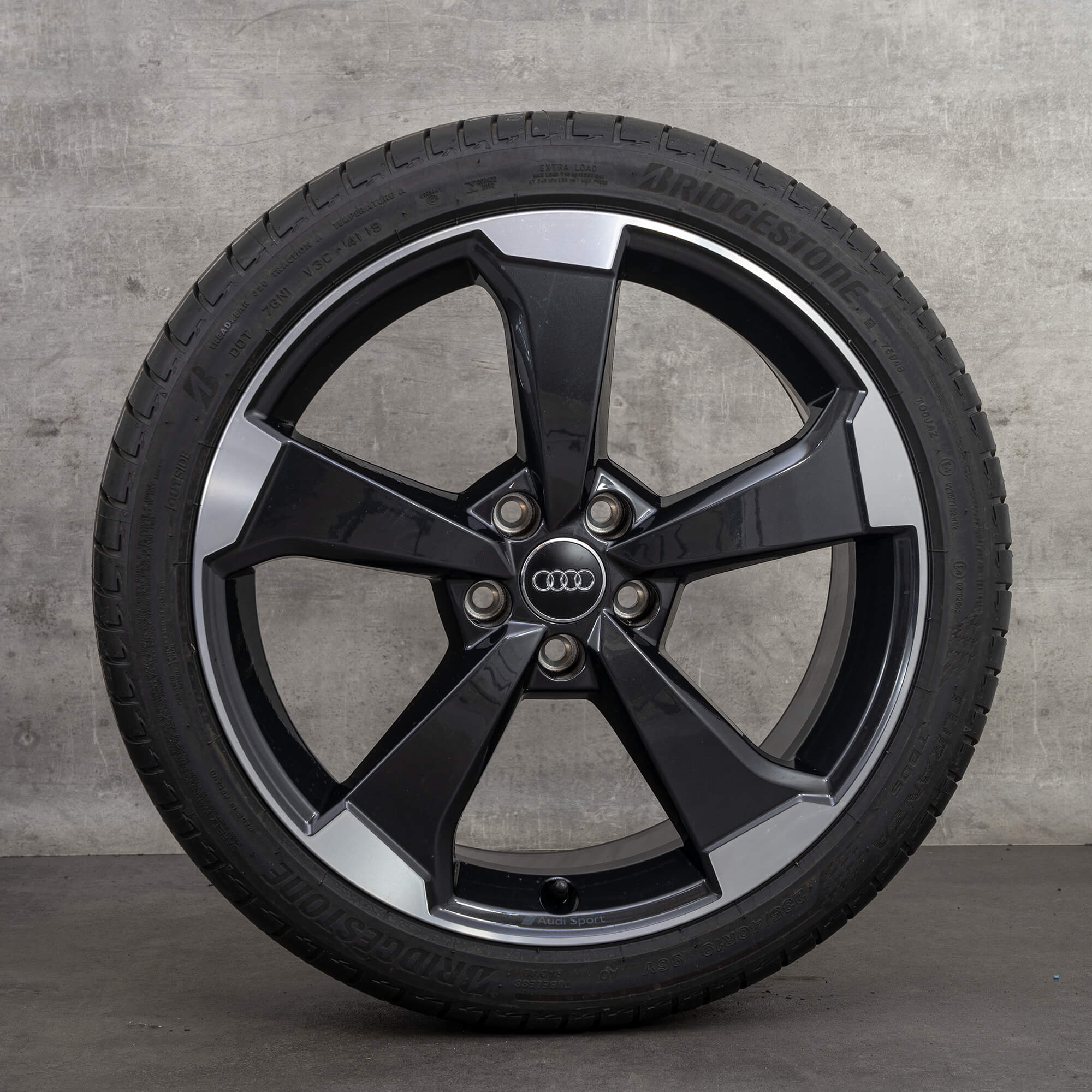 Audi Q2 SQ2 19 palcové ráfky letní pneumatiky 81A601025M Letní kola S line Rotor