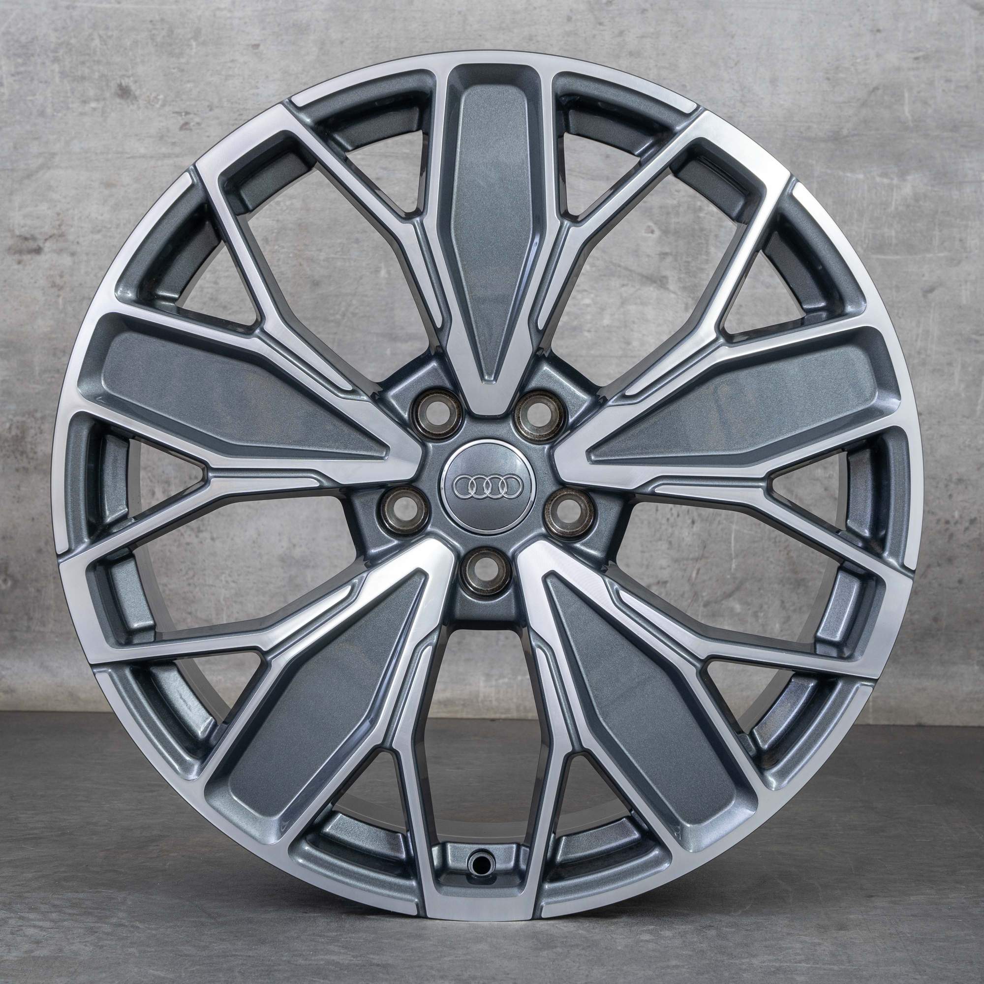 Oryginalne felgi Audi Q5 SQ5 20 cali FY GU 8MA601025H grafitowo-szare polerowane