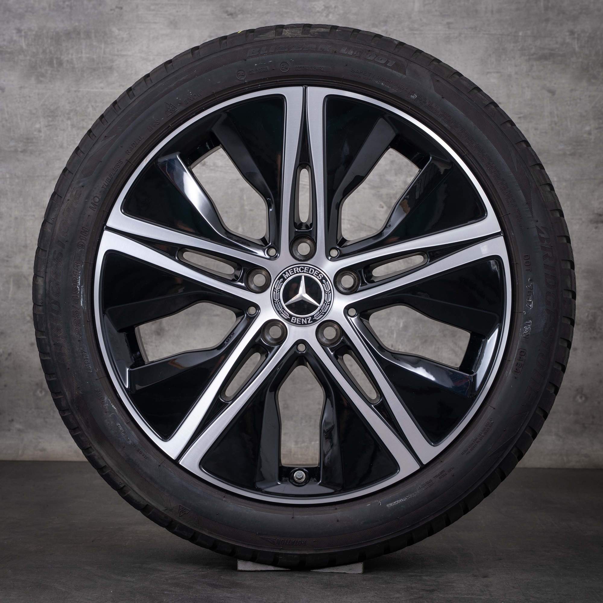 Pneus de inverno originais Mercedes-Benz Classe A, B e CLA 18 polegadas W177 V177 W247 C118 X118 A1774010500, pretas com acabamento diamantado