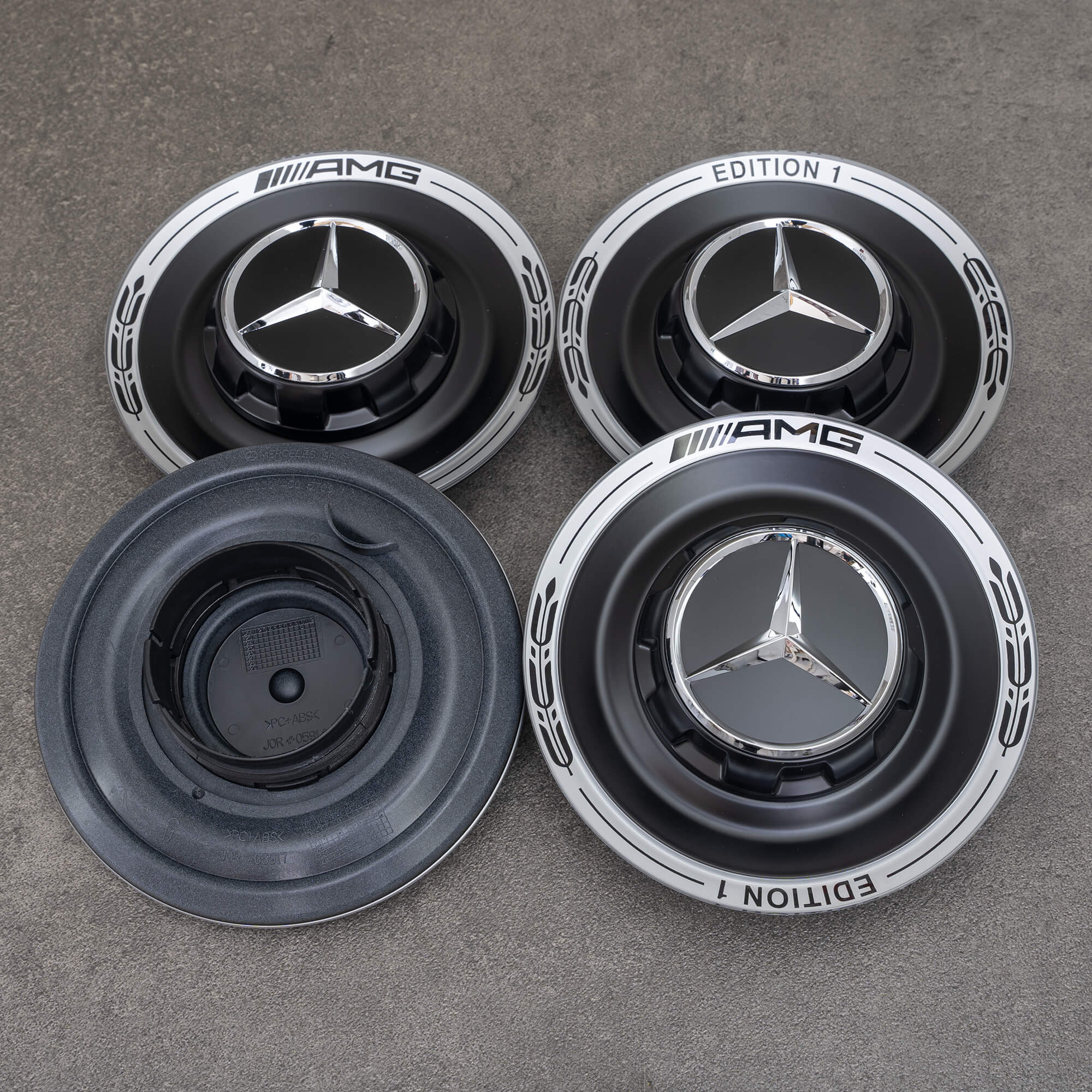 Oryginalna osłona piasty koła AMG Mercedes-Benz Edition 1 A0004005700 – osłona piasty, osłona felgi, osłona przykręcana – NOWA