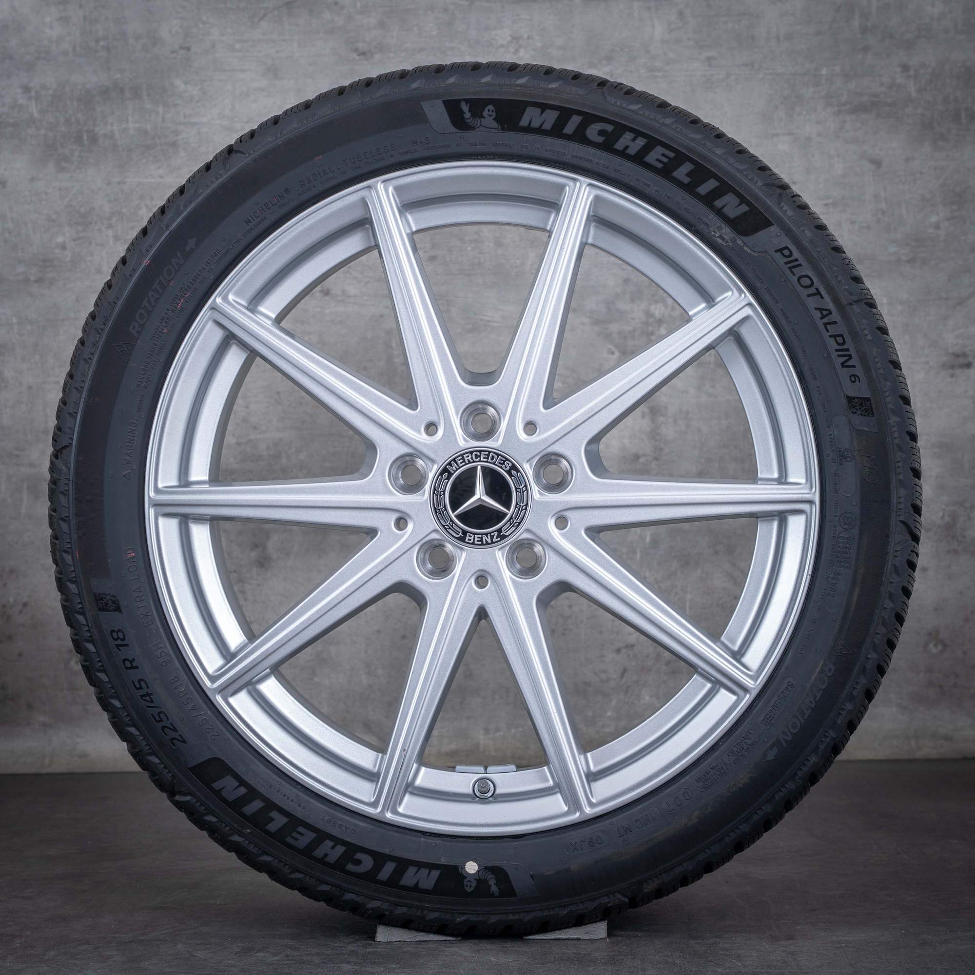 Oryginalne koła zimowe Mercedes Benz CLA 18 cali C174 felgi A1784010000 srebrne błyszczące