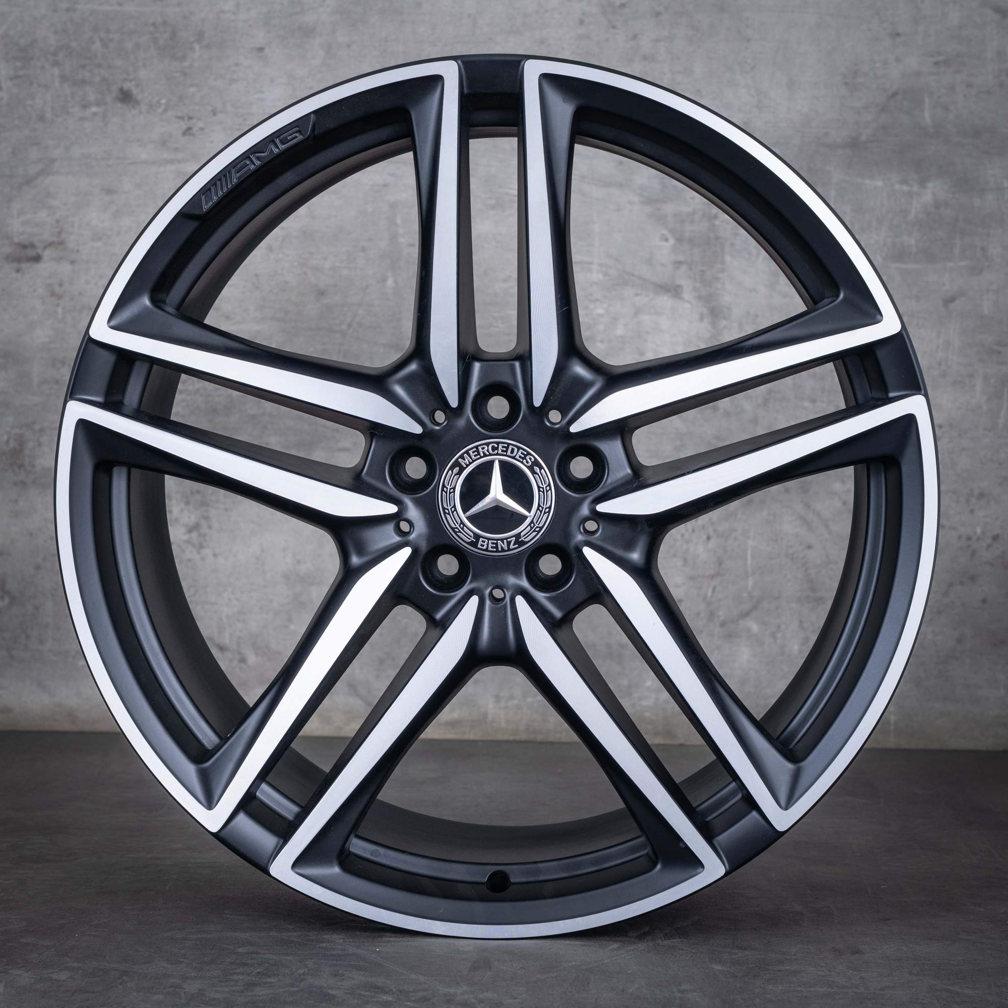 Alkuperäiset Mercedes Benz E-sarjan E63 & S AMG talvirenkaat 20 tuuman W213 S213 vanteet A2134012800 A2134012900 mustat mattakiillotetut