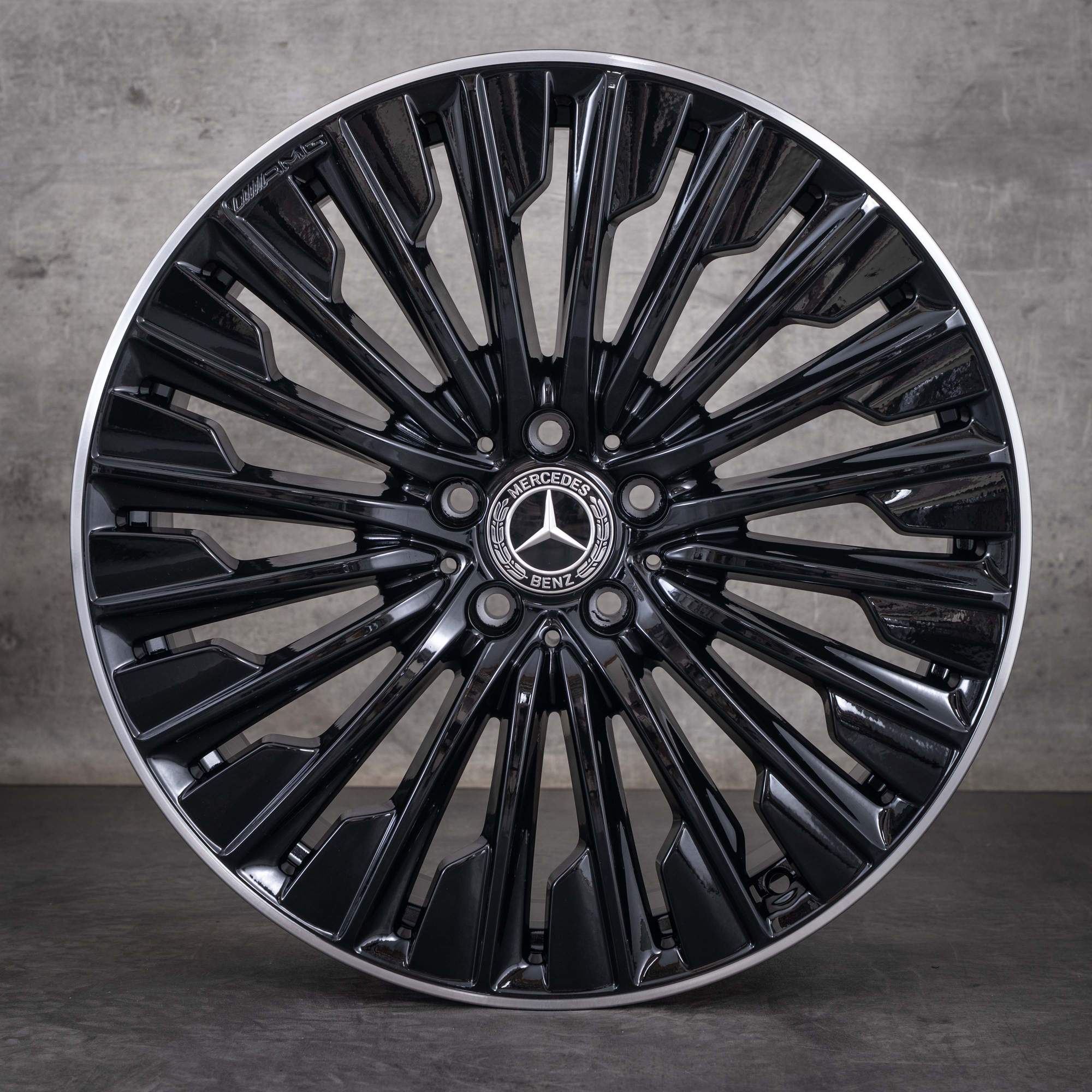 Alkuperäiset Mercedes-Benz E-sarjan AMG-vanteet 20 tuumaa W214 S214 A2144010500 A2144010600 diamond cut musta UUDET