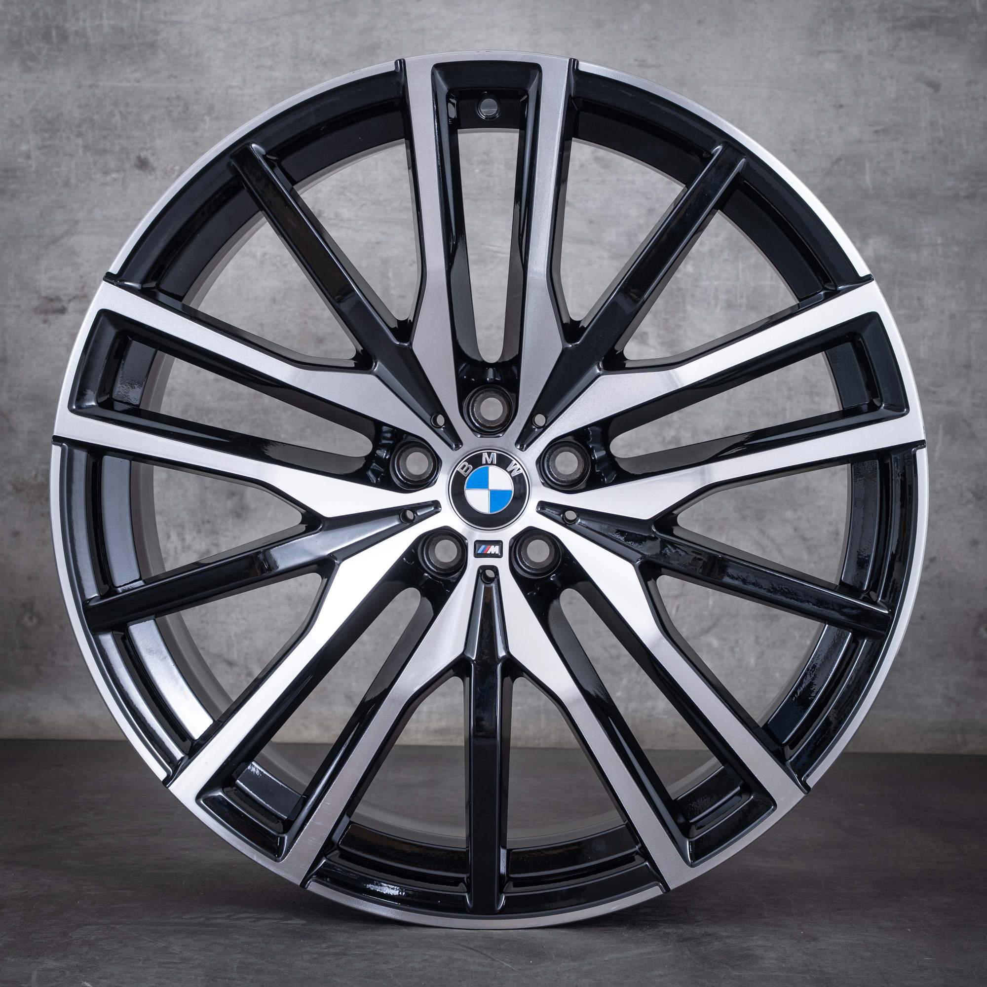 Oryginalne felgi BMW X5 X6 22 cale G05 G06 742 M 8090013 8090014 czarne polerowane toczone