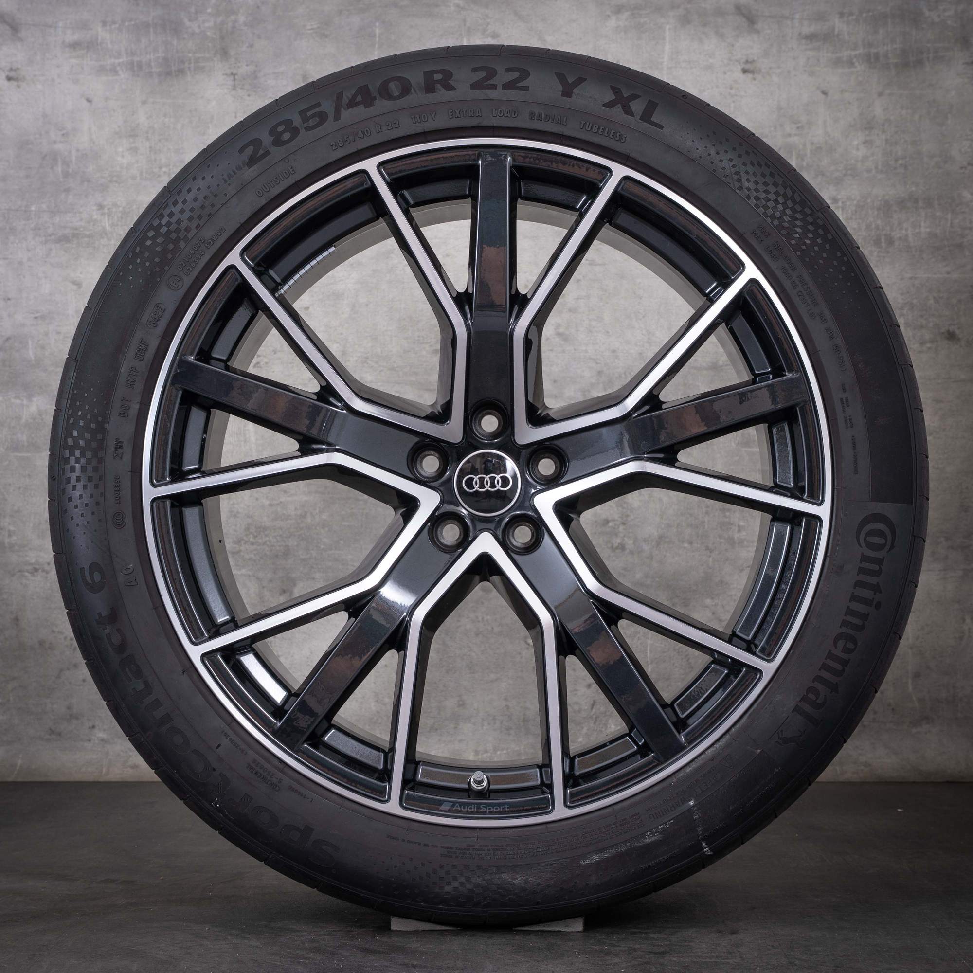 Oryginalne felgi Audi Q8 SQ8 22 cale 4M8 – opony letnie 4M8601025AQ, kolor granit metaliczny, w technologii diamond cut, z połyskiem
