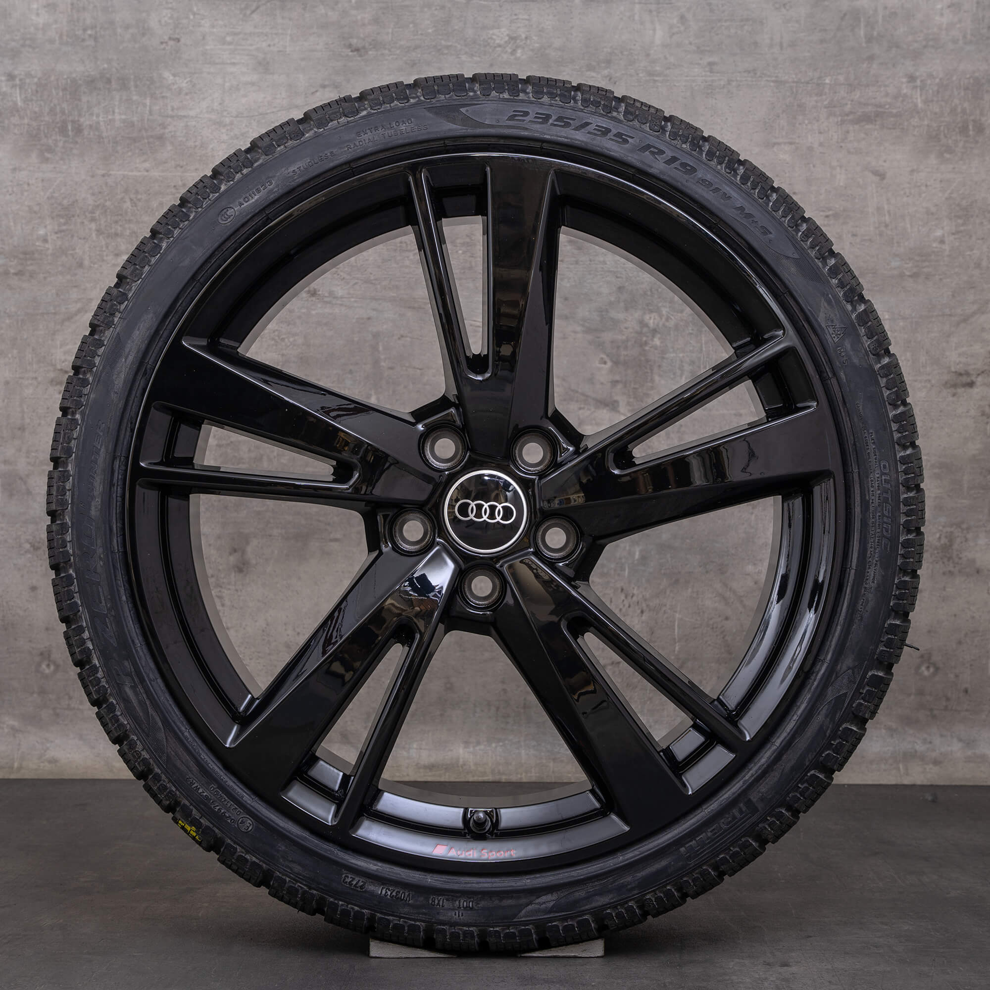 Originální zimní pneu s disky Audi A3 S3 RS3 19palcové ráfky na auto 8V Blade 8V0601025FK černé lesklé