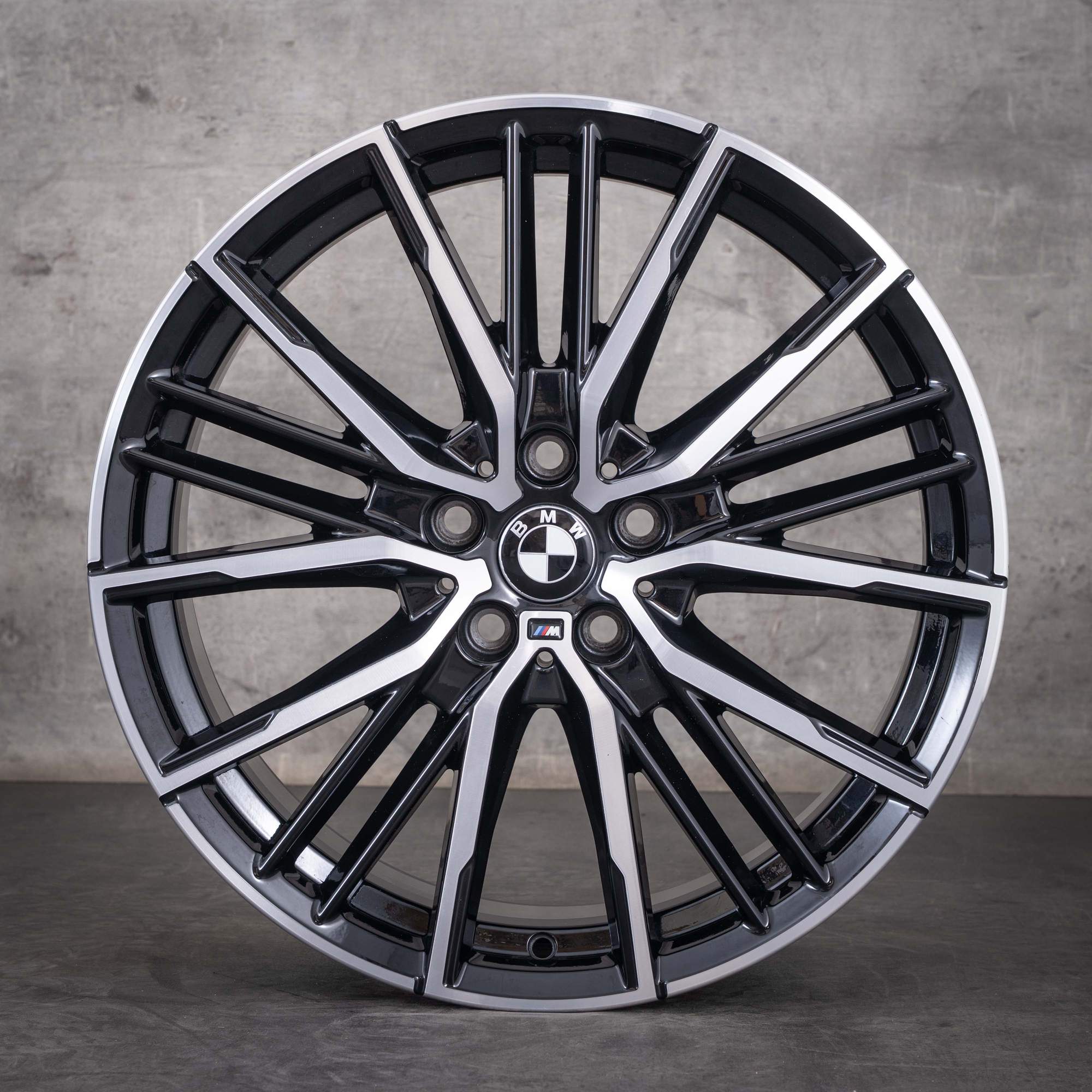 Oryginalne felgi BMW serii 1 i 2 19 cali F40 F44 Gran Coupe stylizacja 552 M 8092356 czarne diamond cut
