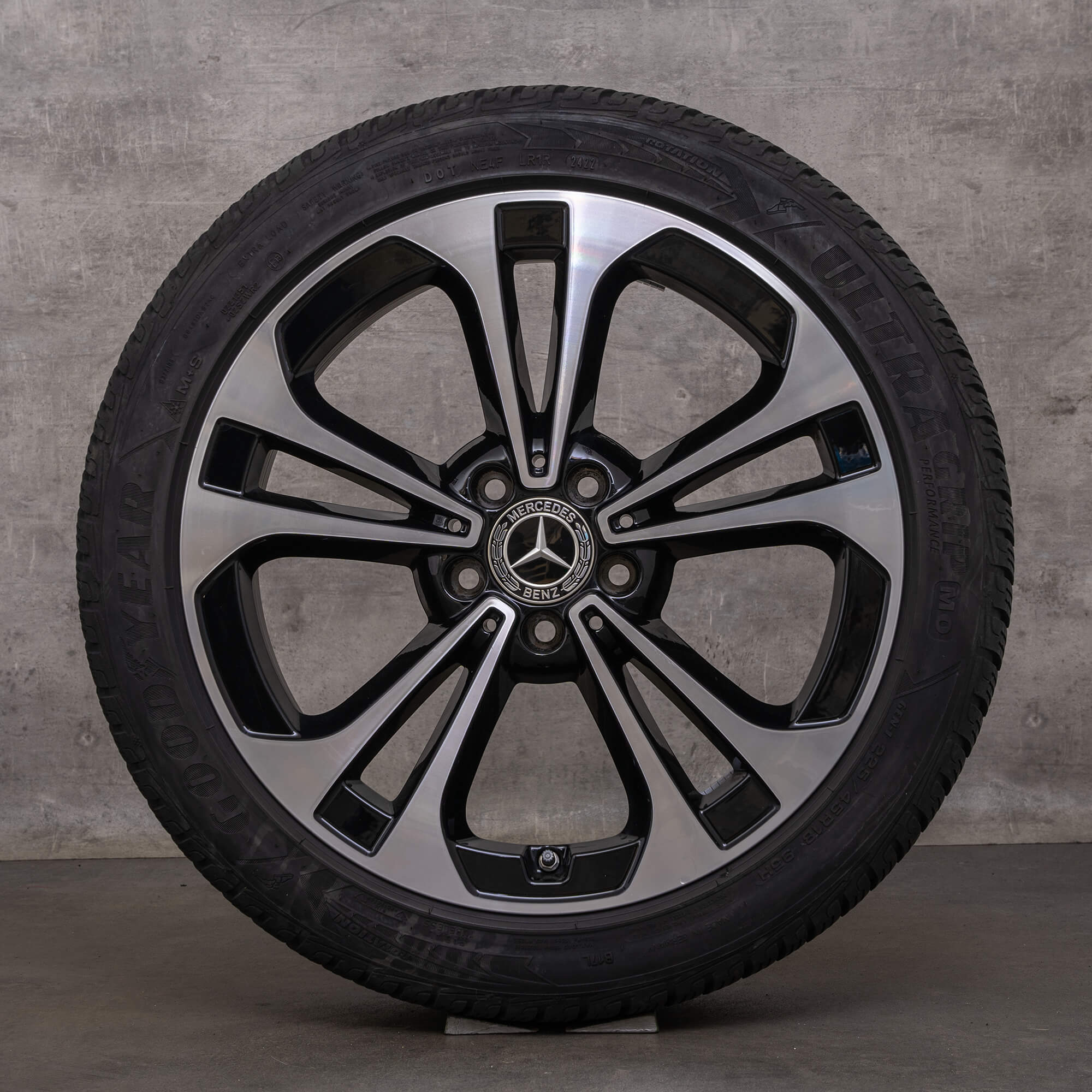 Alkuperäiset Mercedes Benz C-sarjan talvirenkaat 18 tuuman W206 S206 vanteet A2064016200 musta kiillotettu