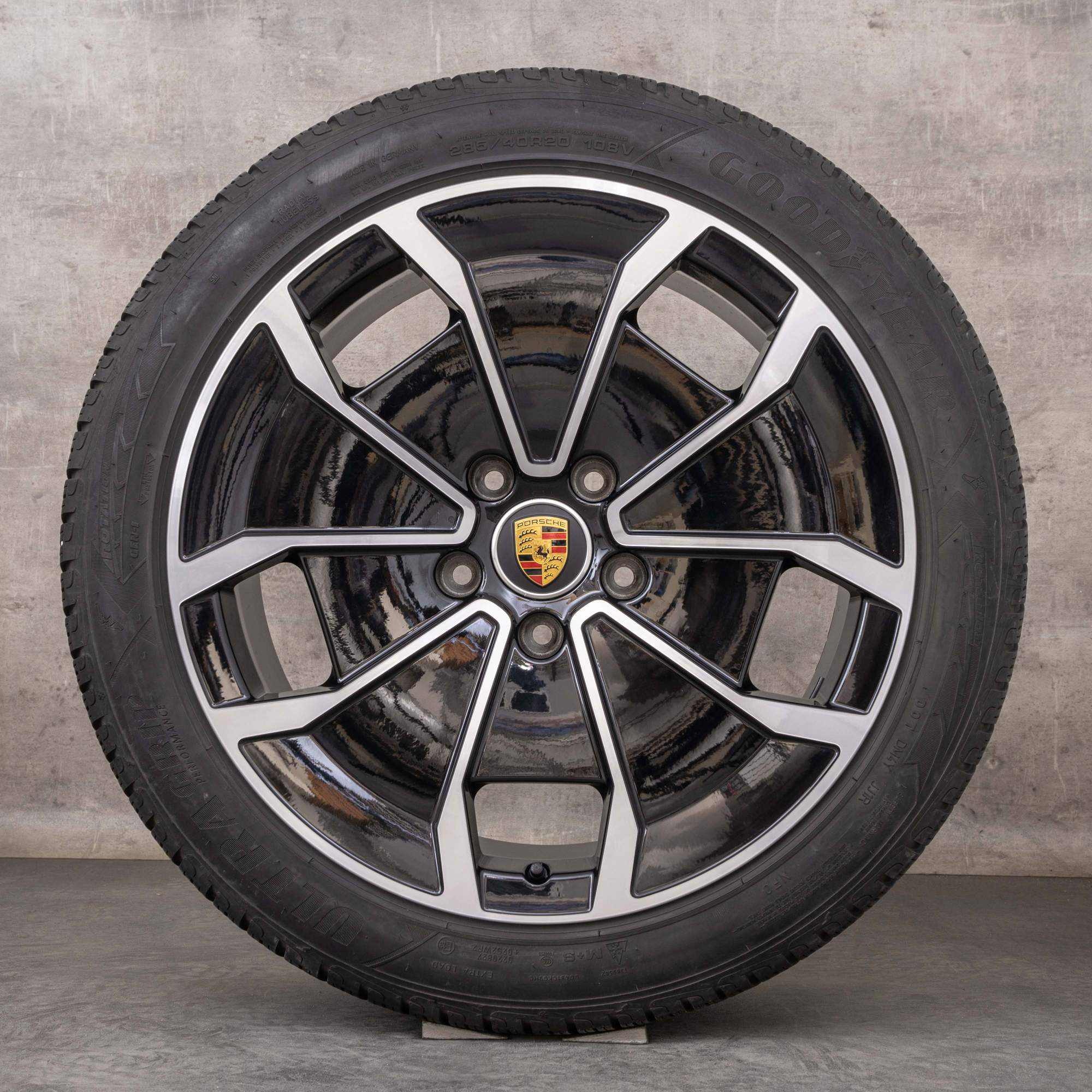 Alkuperäiset Porsche Taycan 9J1 talvirenkaat 20 tuuman Turbo S Cross vanteet 9J1073600D Aero kiillotettu