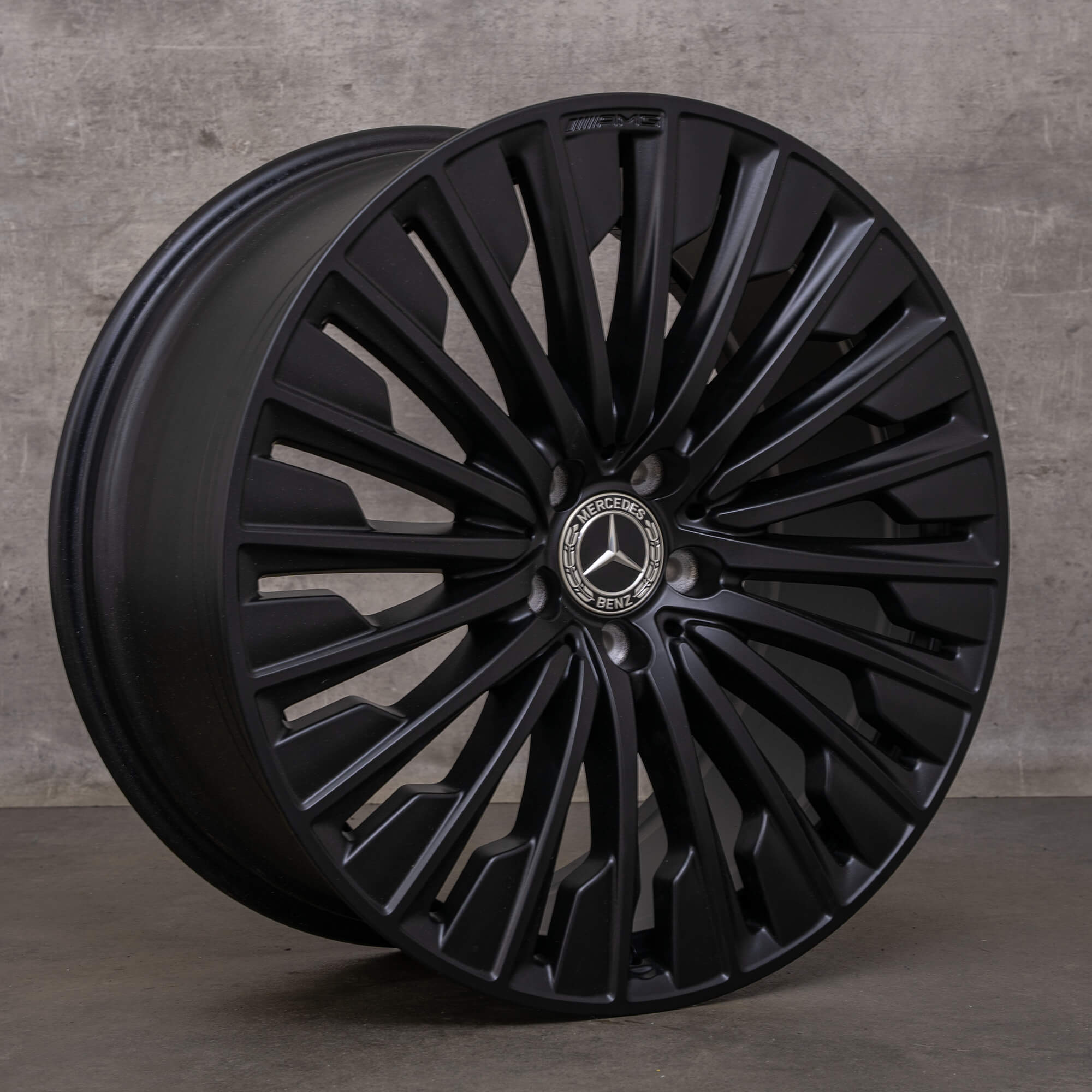 Alkuperäiset Mercedes Benz E-sarjan AMG-vanteet 20 tuumaa W214 S214 A2144010600 taka-akseli musta matta