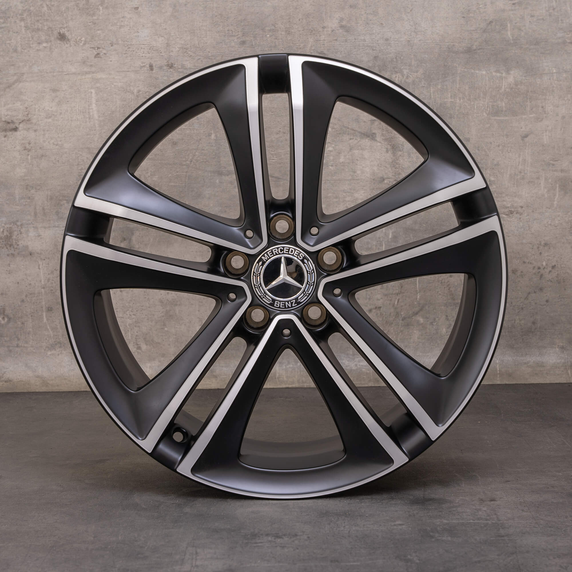 Oryginał Mercedes Benz CLS Felgi 18 cali C257 Coupe A2574010100 A2574010200 czarny polerowany