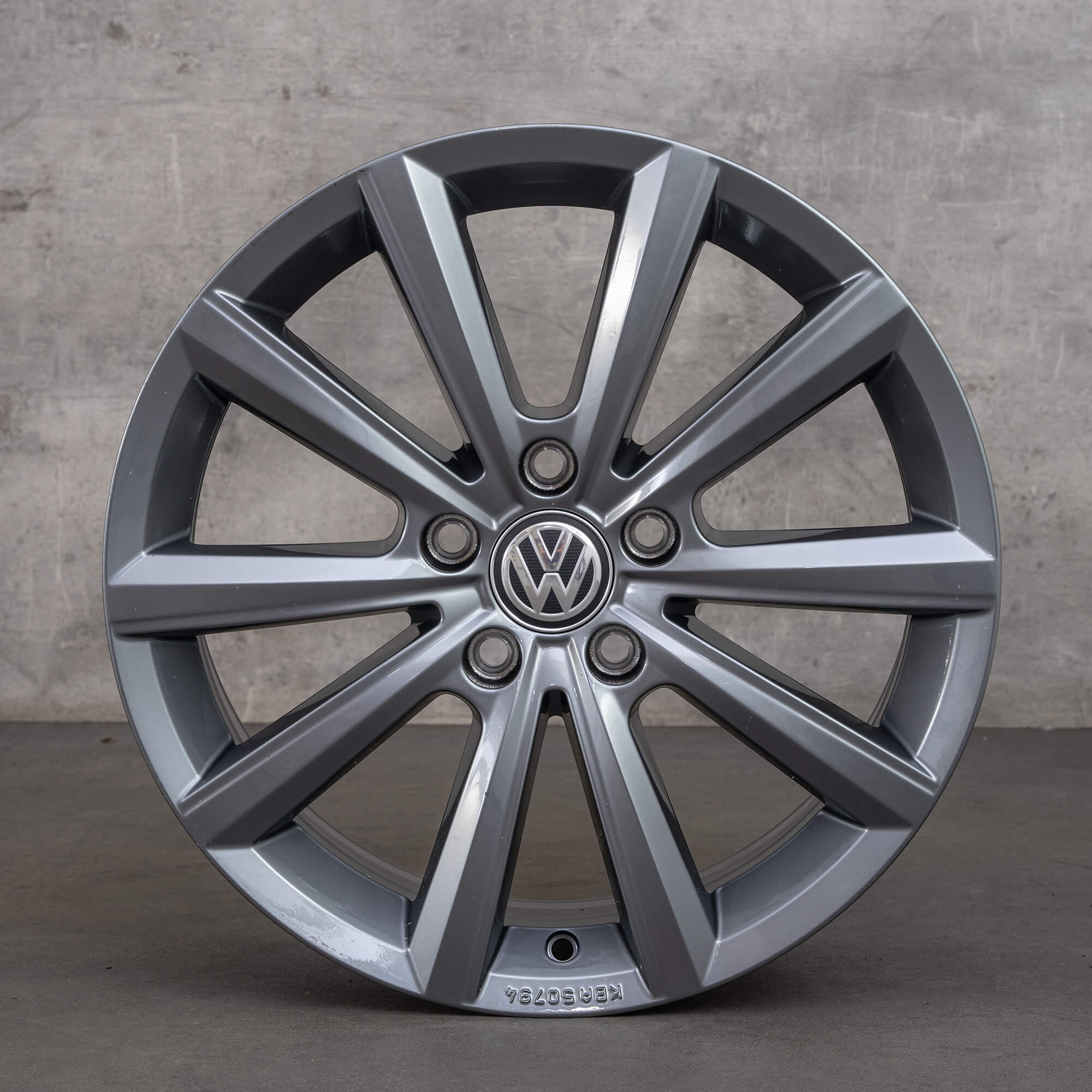 Alkuperäiset VW T-Roc A1-vanteet Merano 17 tuumaa 2G4601025M kiiltävä harmaa UUSI