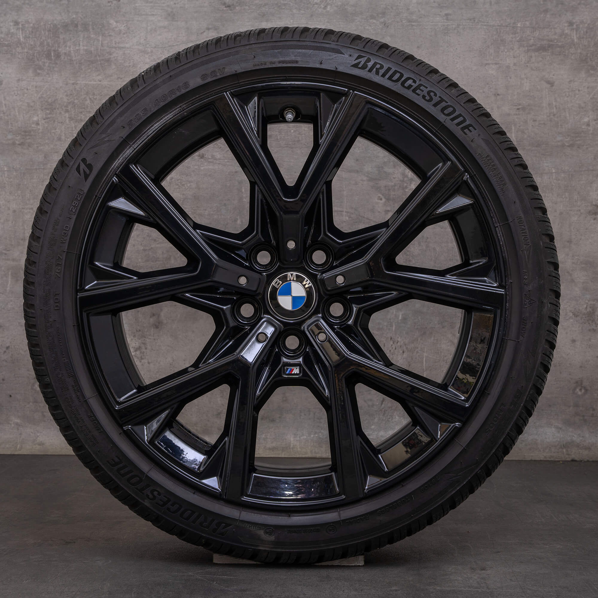Jantes e pneus inverno originais BMW Série 1 2 18 polegadas F40 F44 Gran Coupé jantes Styling 553 M 8092355 preto brilhante