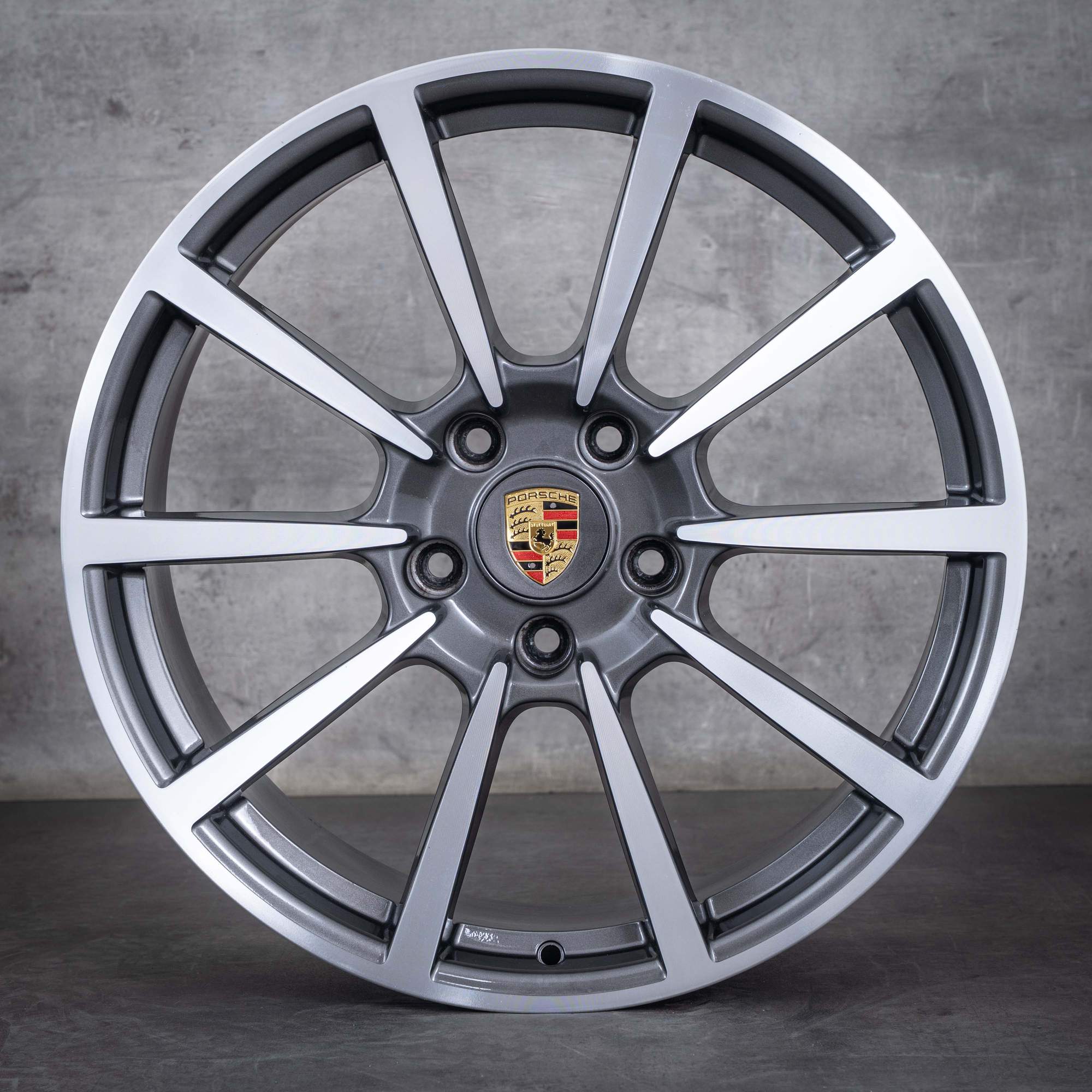 Oryginalne felgi Porsche 991 I 20-calowe koła letnie Carrera & S 99136216130 99136216630 polerowane tytanowe
