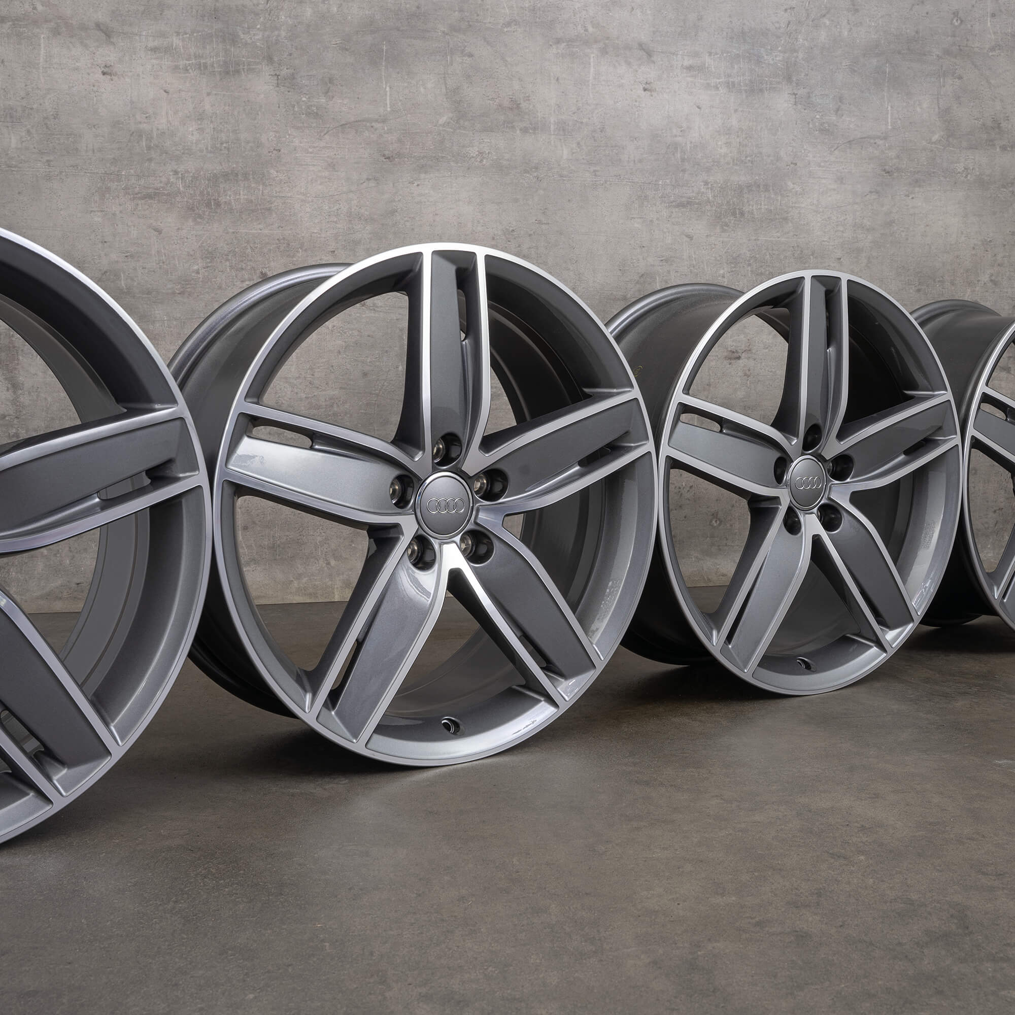 Cerchi Audi A3 S3 RS3 8V 19 pollici 8V0601025AS titanio, torniti a specchio