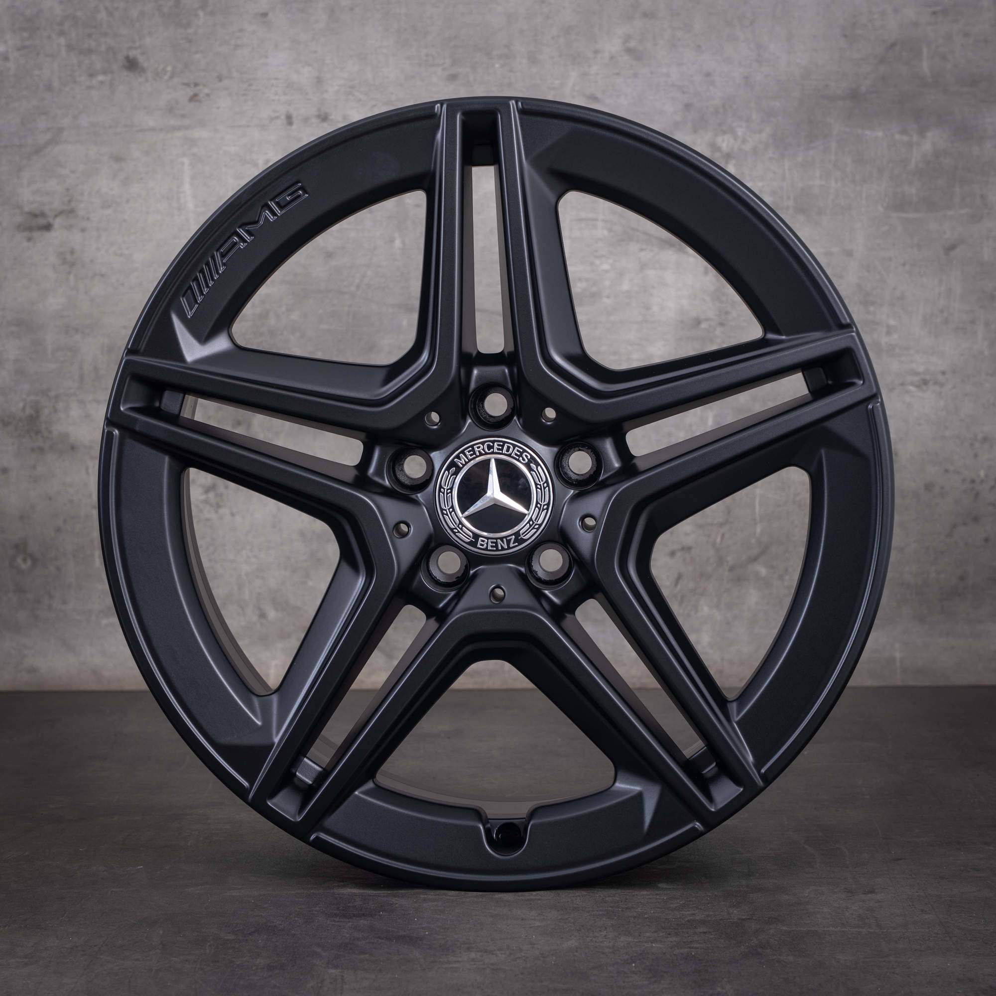 Original Mercedes Benz CLA 35 AMG Felgen 18 Zoll C118 X118 A1184010200 schwarz matt