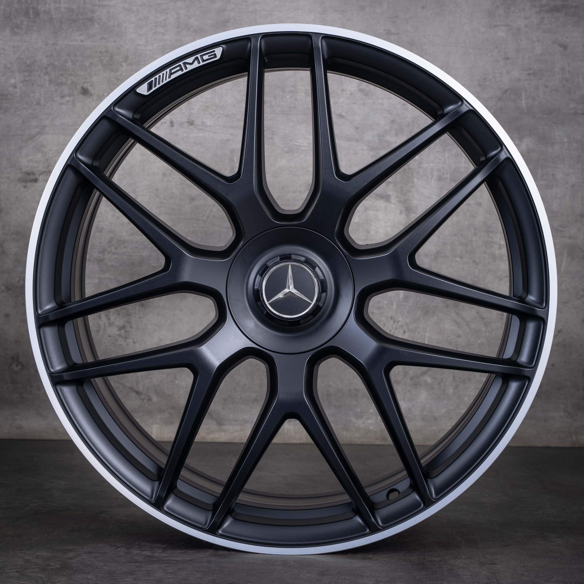Original Mercedes AMG GLE 53-fälgar 22 tum W167 A1674015601 A1674015701 korsspaksdesign matt svart frontpolerad NY